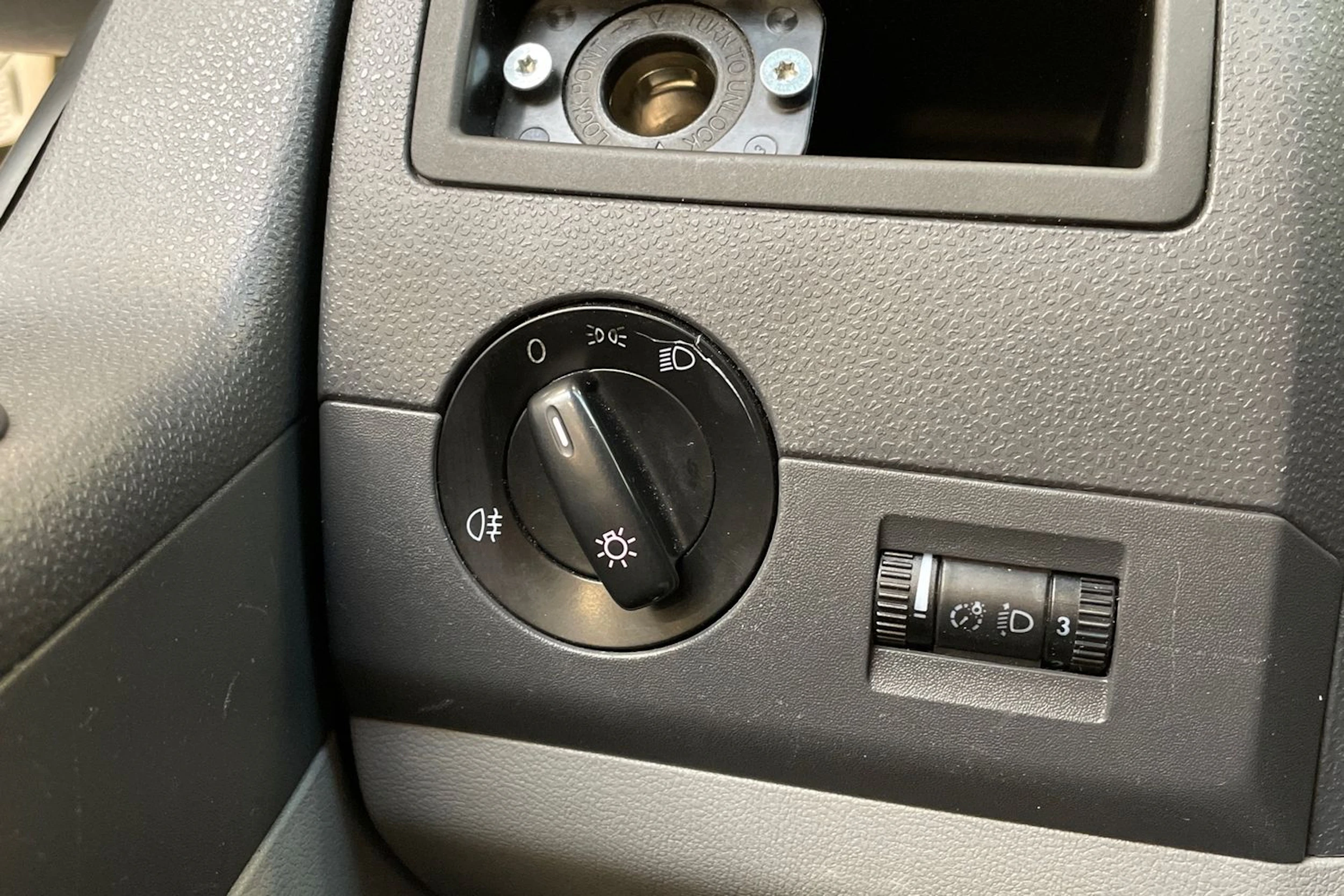 valkoinen Volkswagen Transporter 2013 kuva 20.