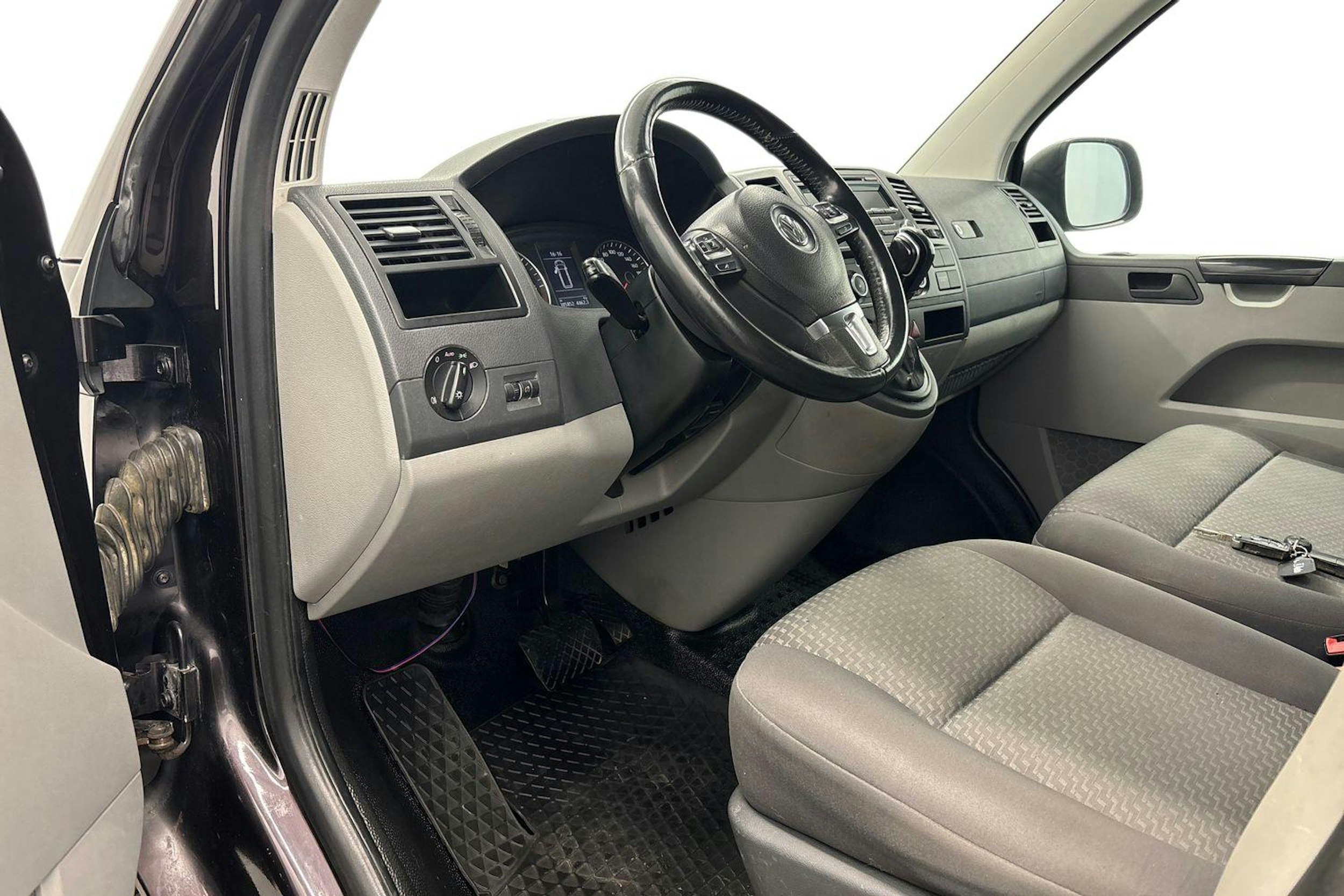 Violetti Volkswagen Transporter 2014 kuva 7.