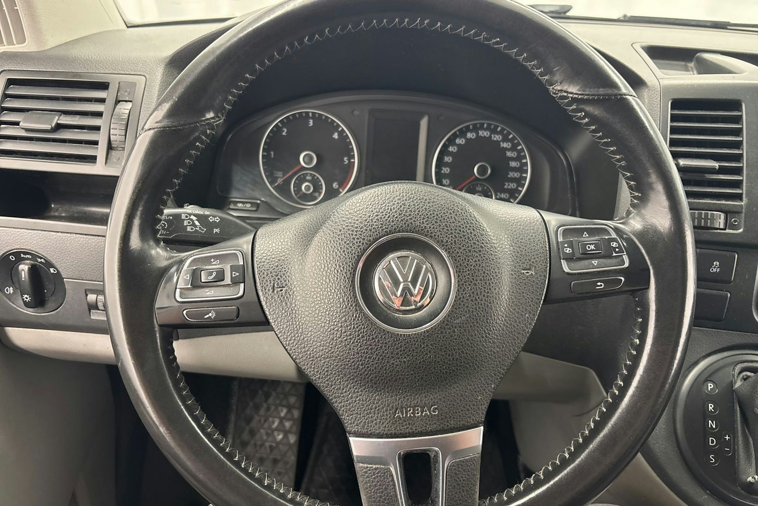 Violetti Volkswagen Transporter 2014 kuva 13.