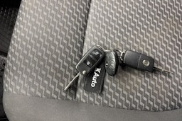 Violetti Volkswagen Transporter 2014 kuva 14.
