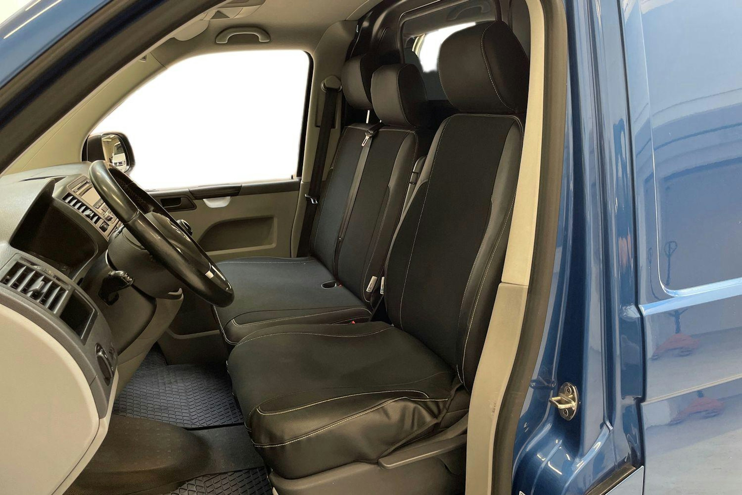 sininen Volkswagen Transporter 2014 kuva 7.