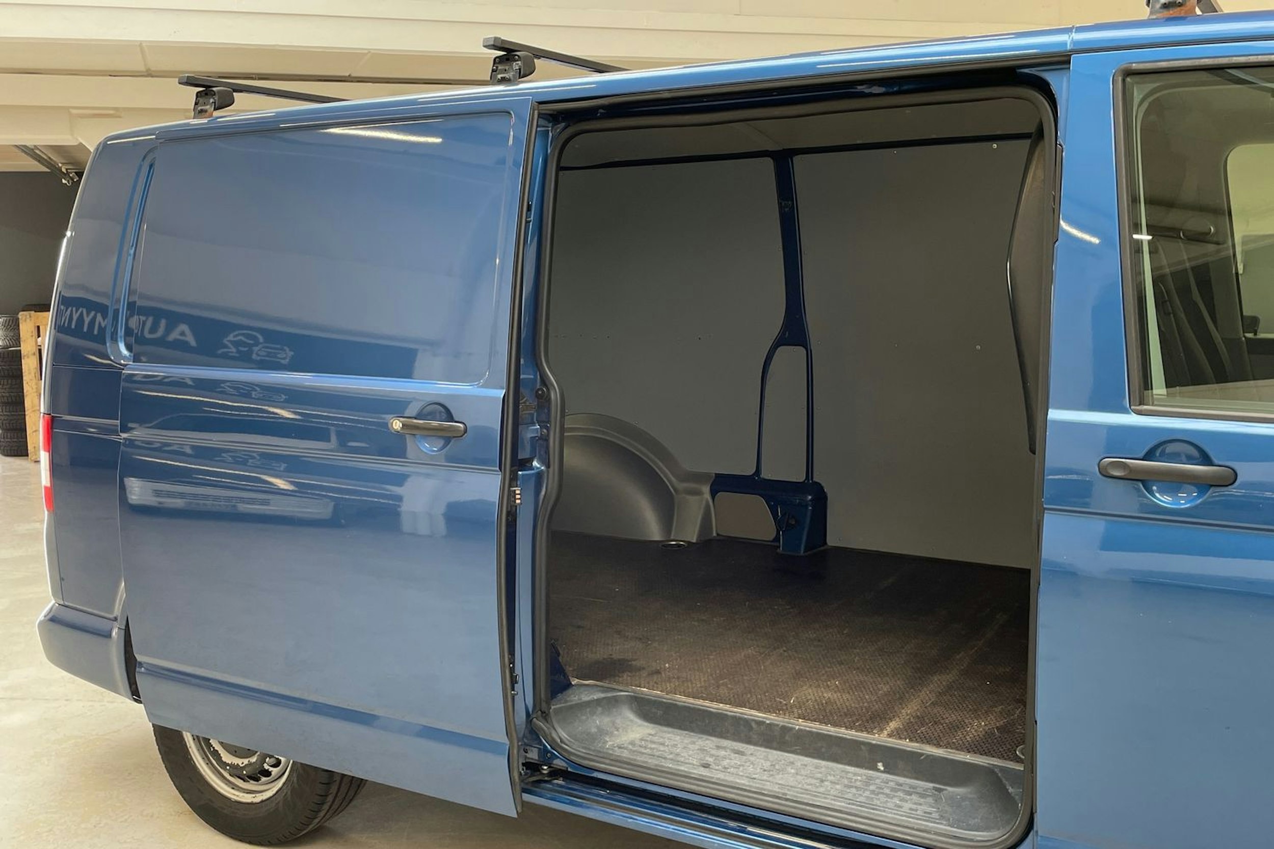 sininen Volkswagen Transporter 2014 kuva 12.