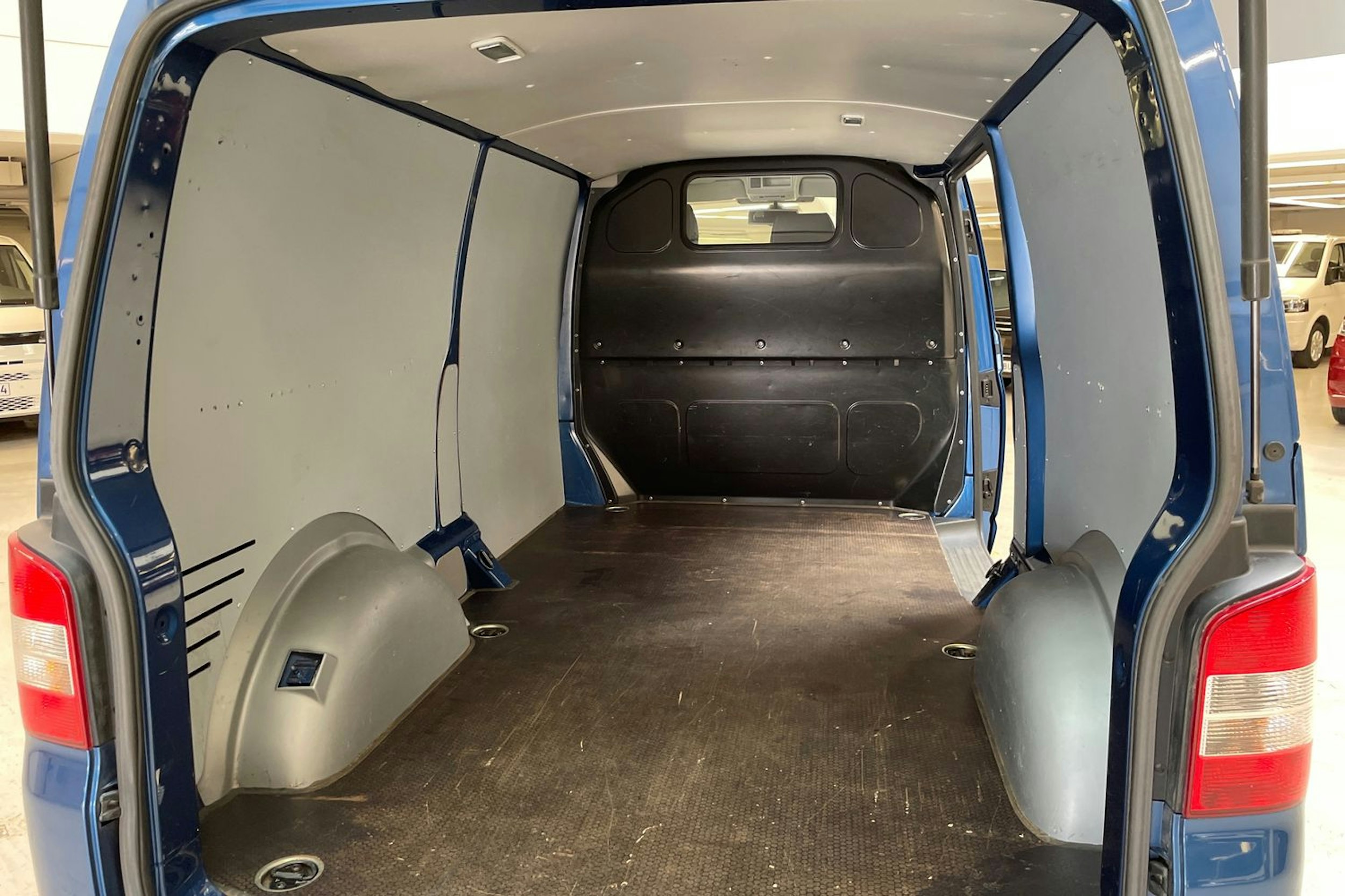 sininen Volkswagen Transporter 2014 kuva 15.