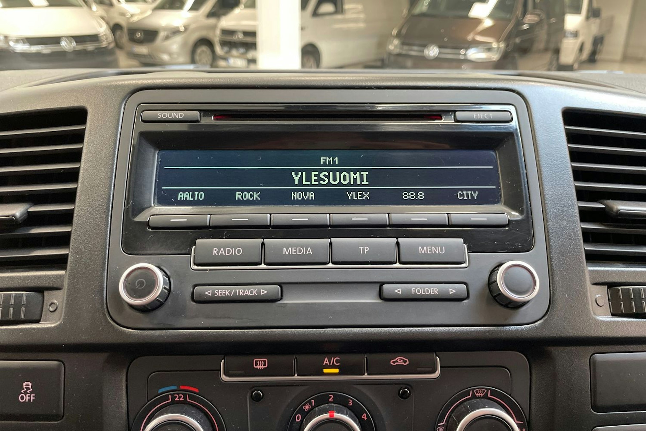 sininen Volkswagen Transporter 2014 kuva 21.