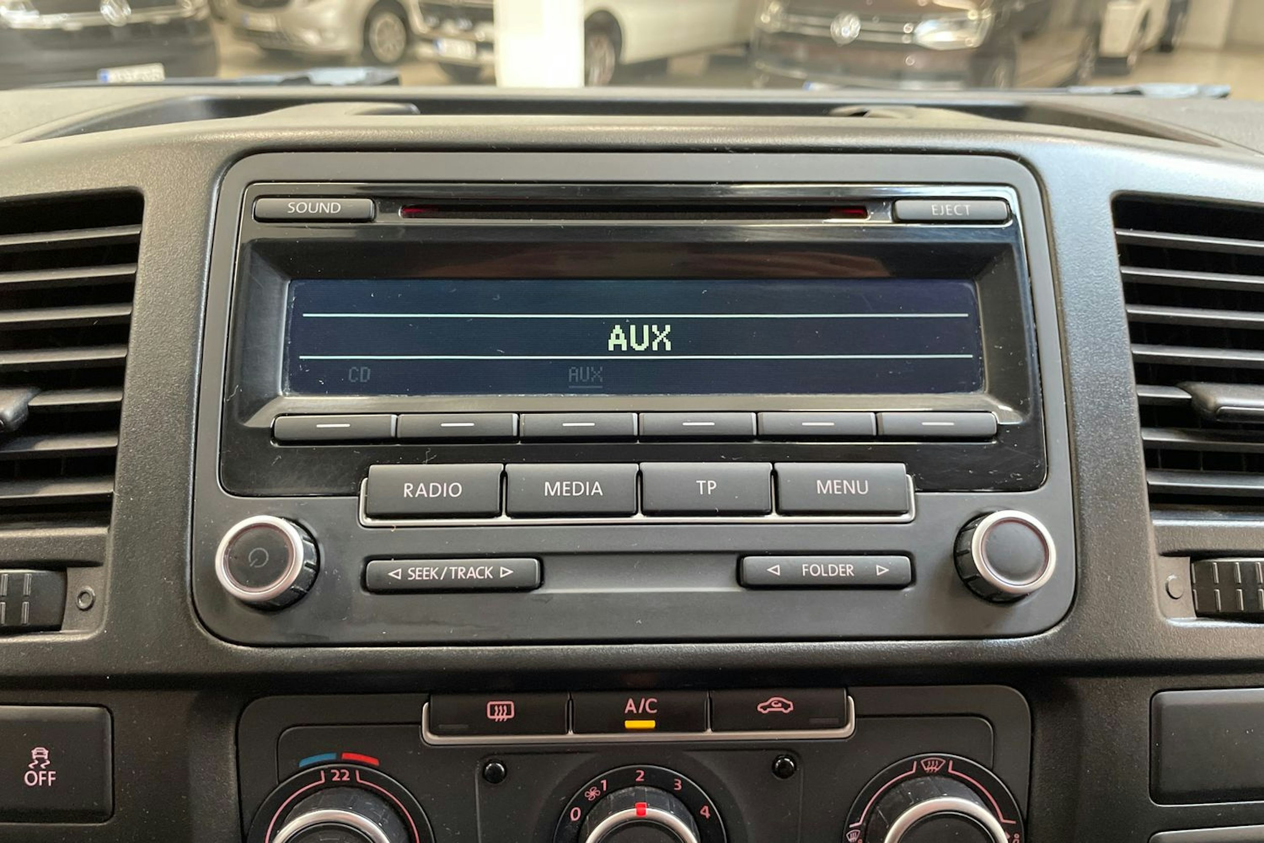 sininen Volkswagen Transporter 2014 kuva 22.