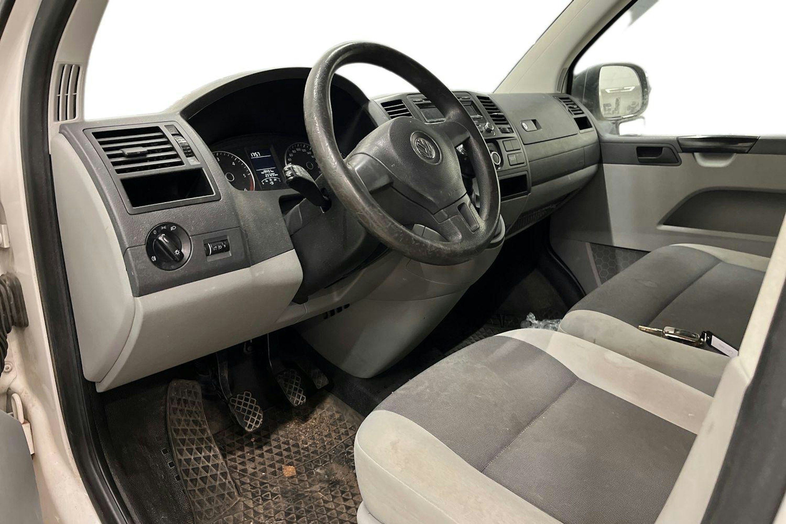 valkoinen Volkswagen Transporter 2014 kuva 3.