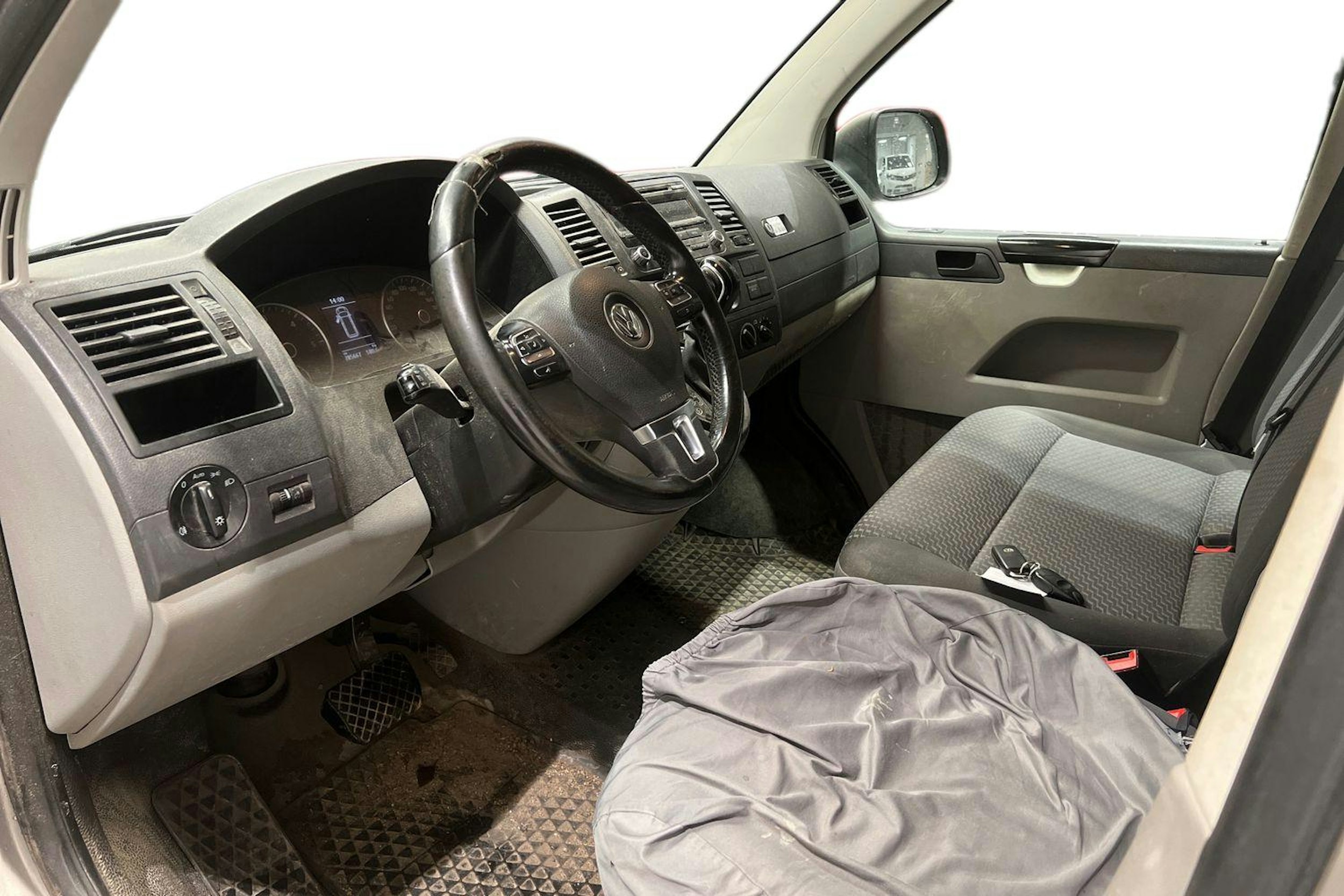 ruskea (beige) Volkswagen Transporter 2014 kuva 3.