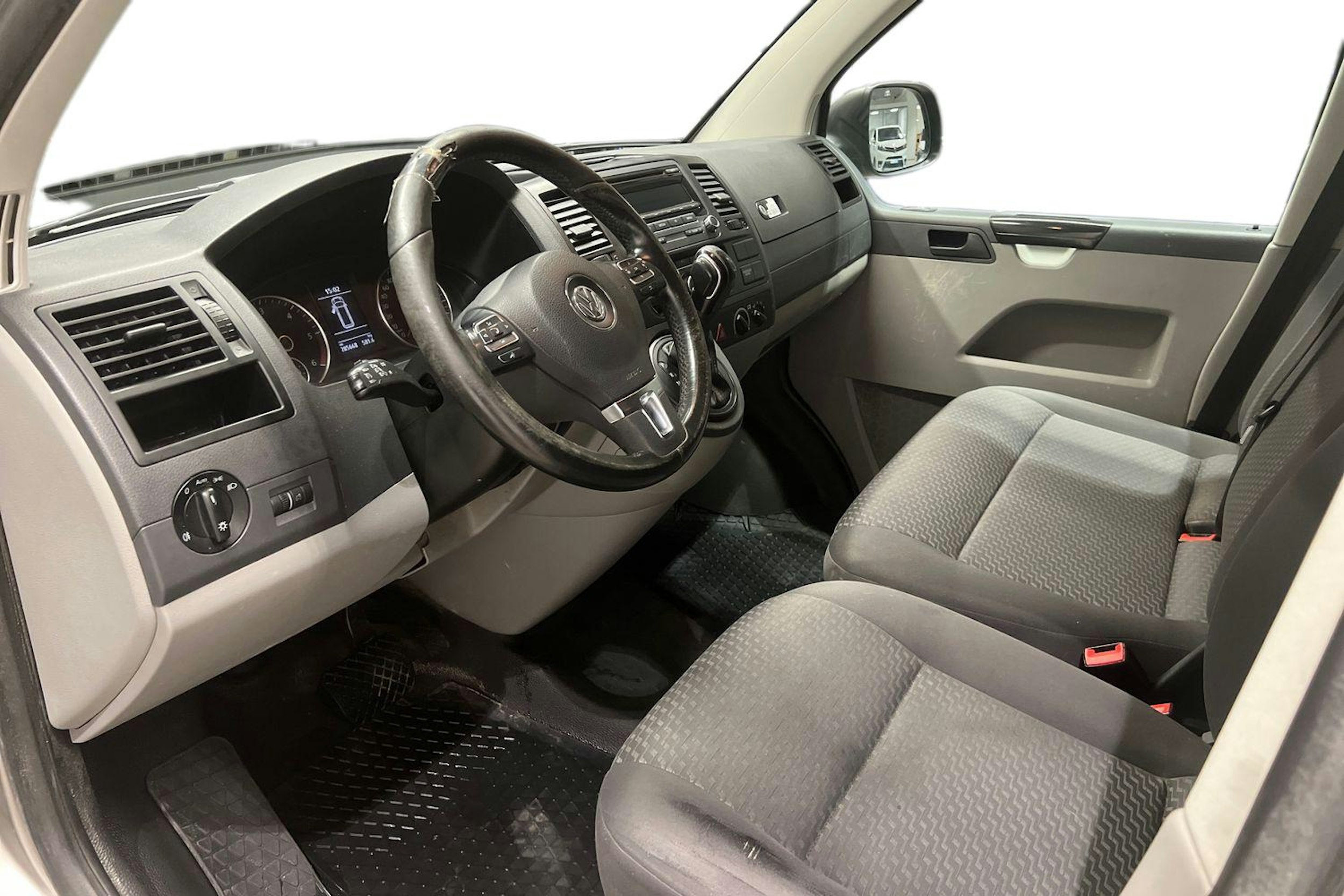 ruskea (beige) Volkswagen Transporter 2014 kuva 8.