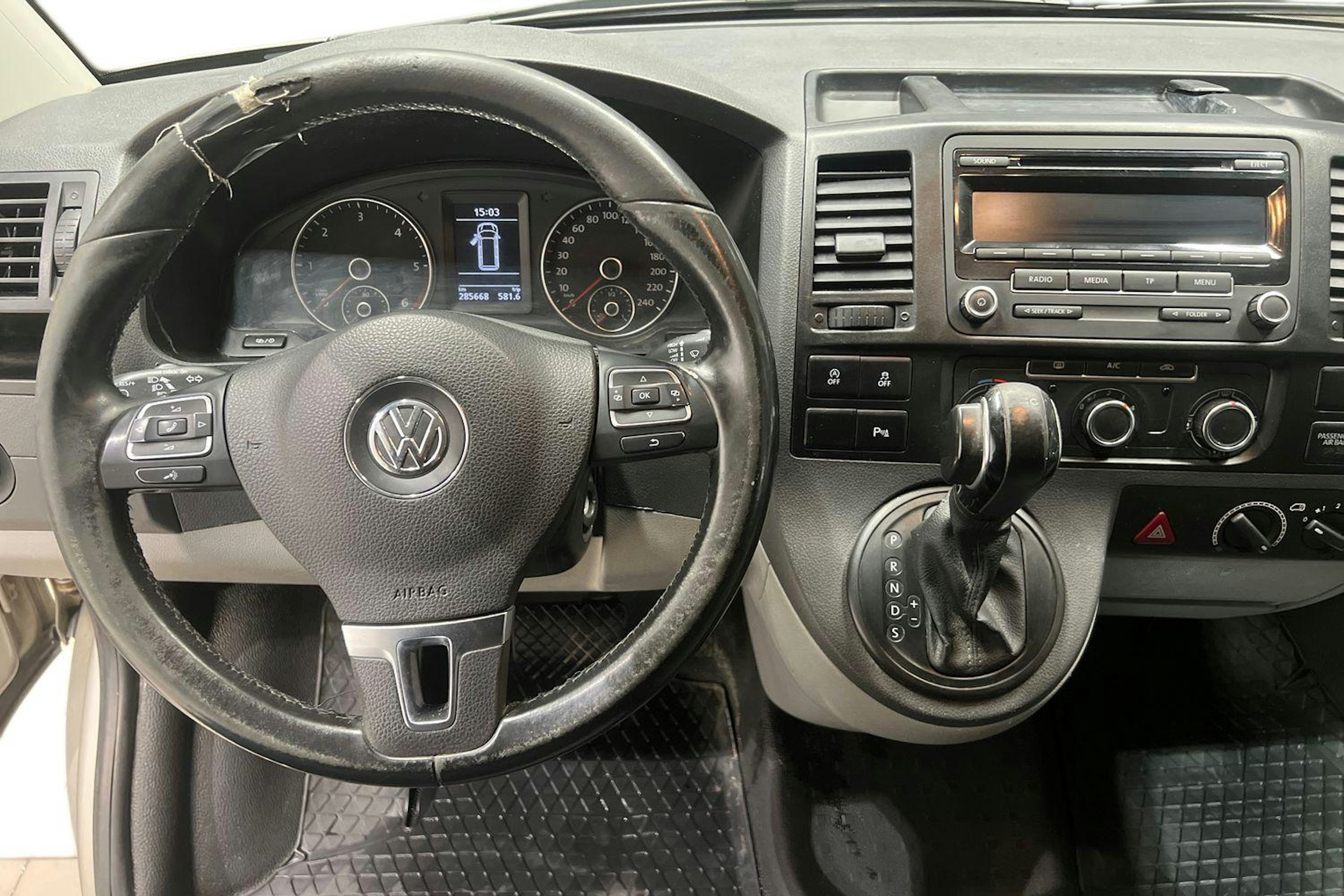 ruskea (beige) Volkswagen Transporter 2014 kuva 9.