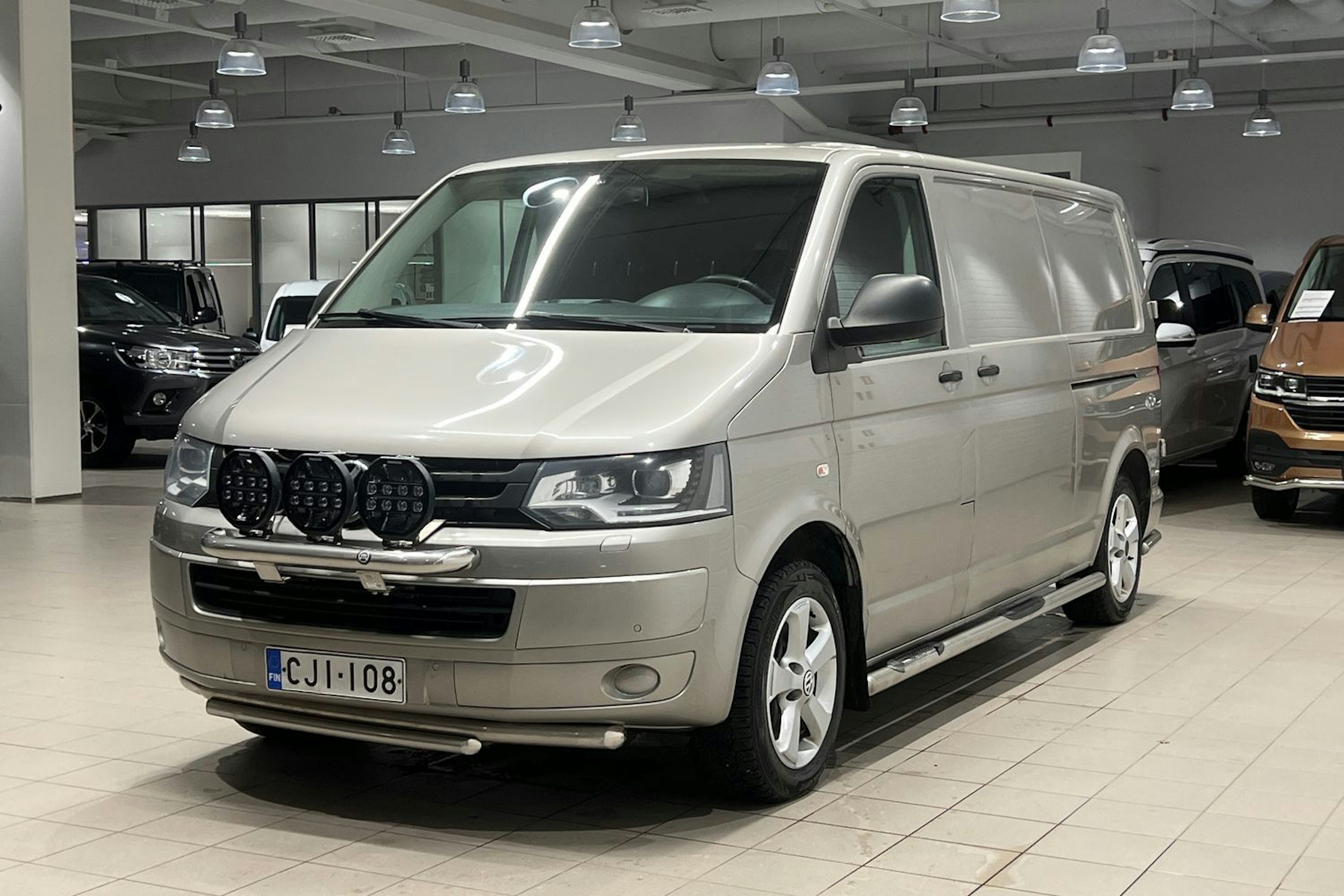 ruskea (beige) Volkswagen Transporter 2014 kuva 20.
