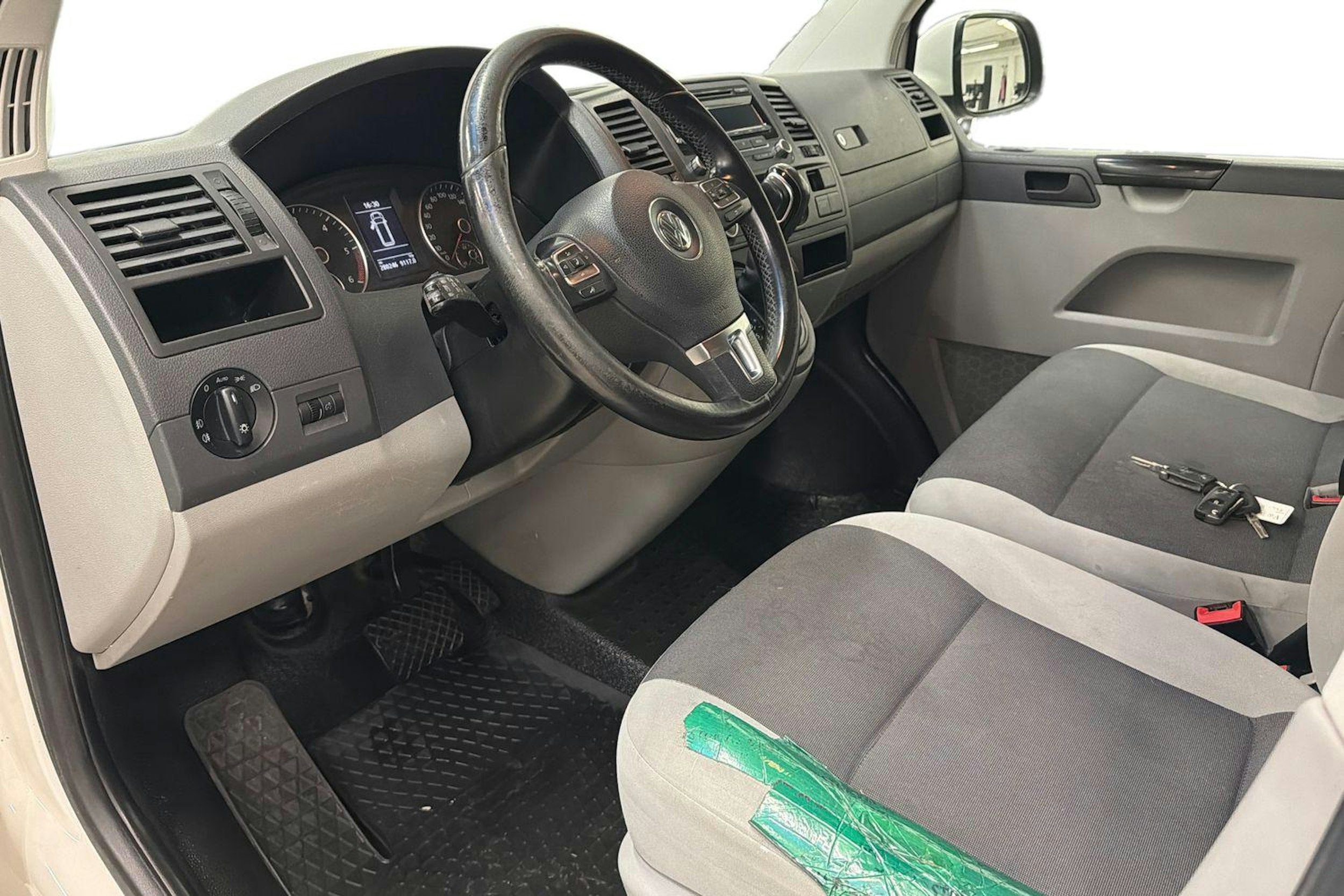 valkoinen Volkswagen Transporter 2014 kuva 6.