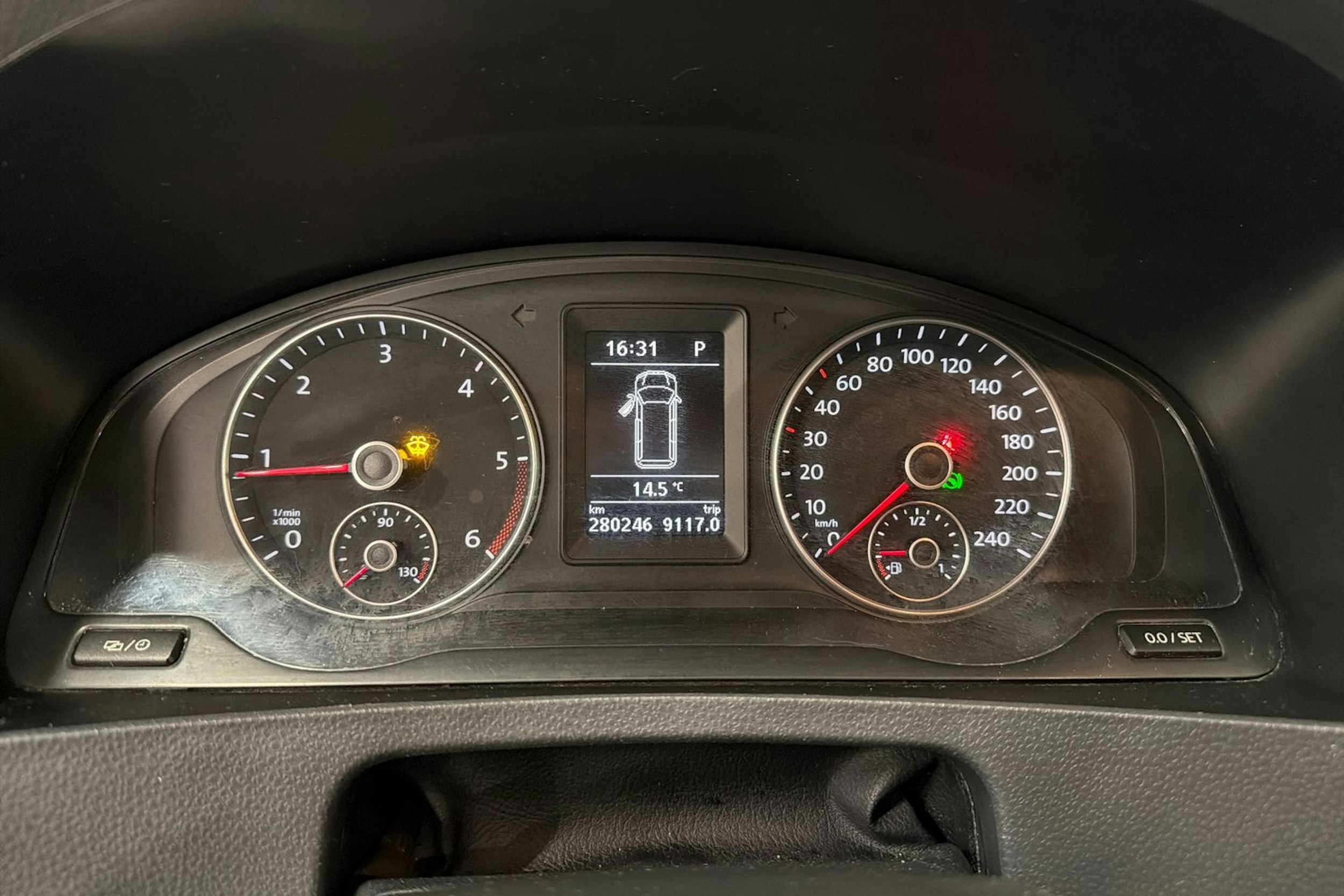 valkoinen Volkswagen Transporter 2014 kuva 12.