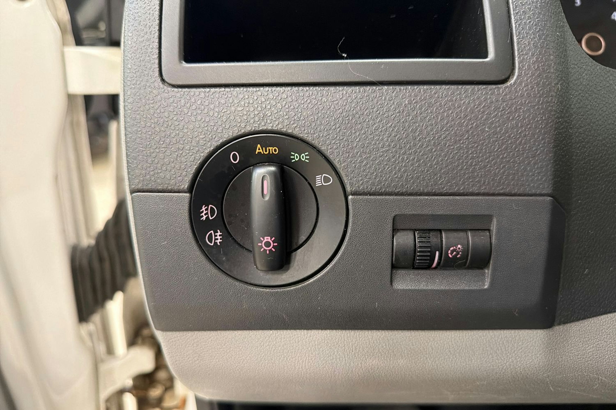 valkoinen Volkswagen Transporter 2014 kuva 13.