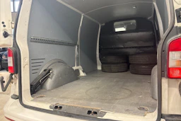 valkoinen Volkswagen Transporter 2014 kuva 15.