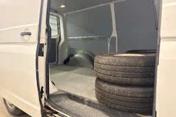 valkoinen Volkswagen Transporter 2014 kuva 16.