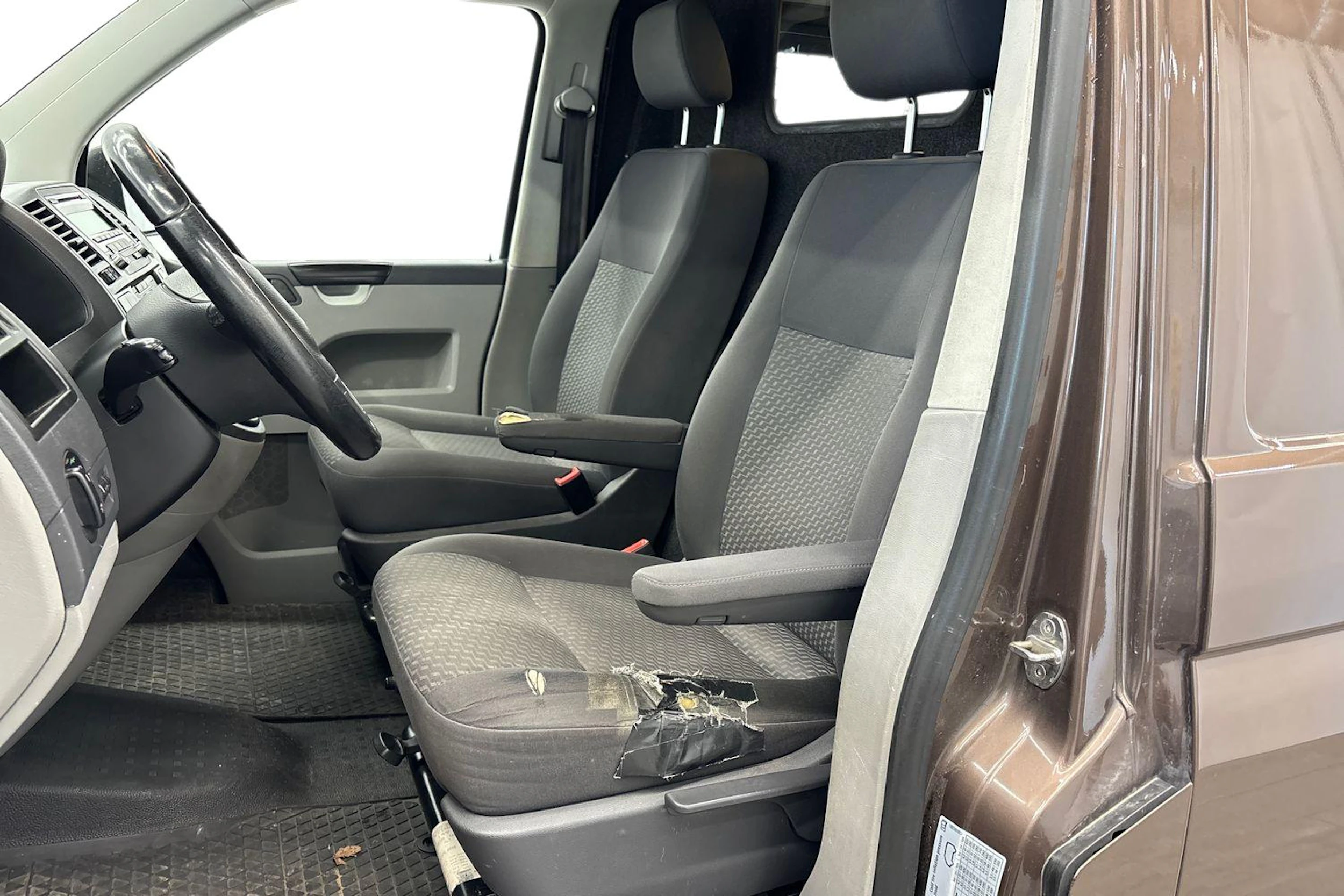 ruskea (beige) Volkswagen Transporter 2014 kuva 8.