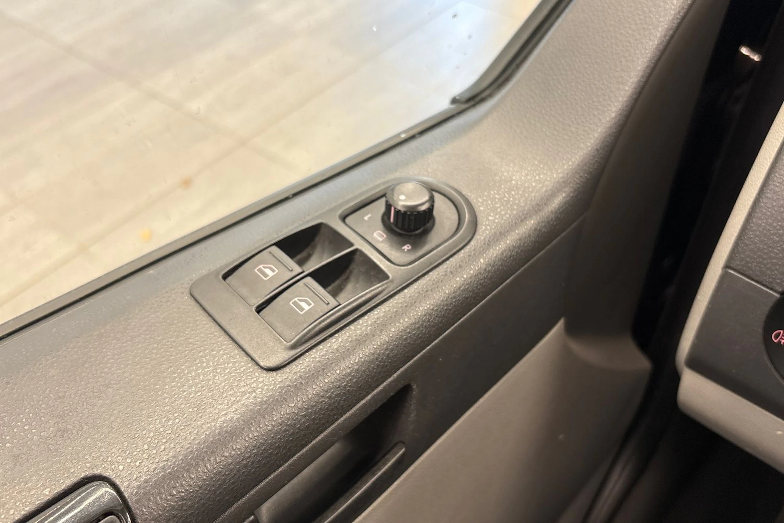 ruskea (beige) Volkswagen Transporter 2014 kuva 13.