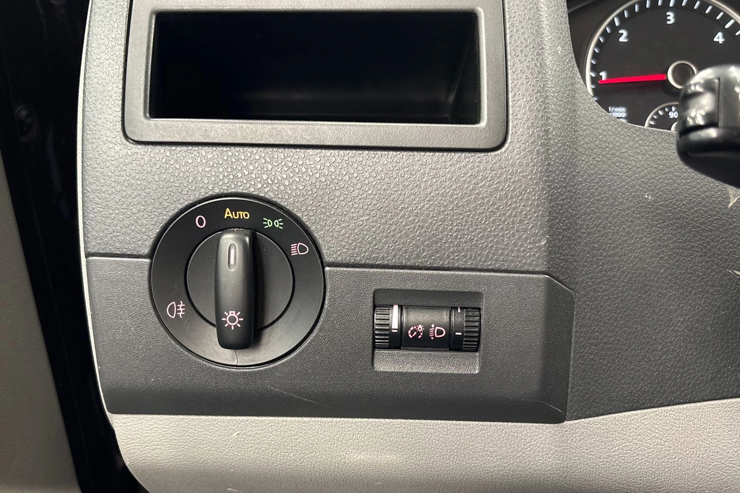 ruskea (beige) Volkswagen Transporter 2014 kuva 14.