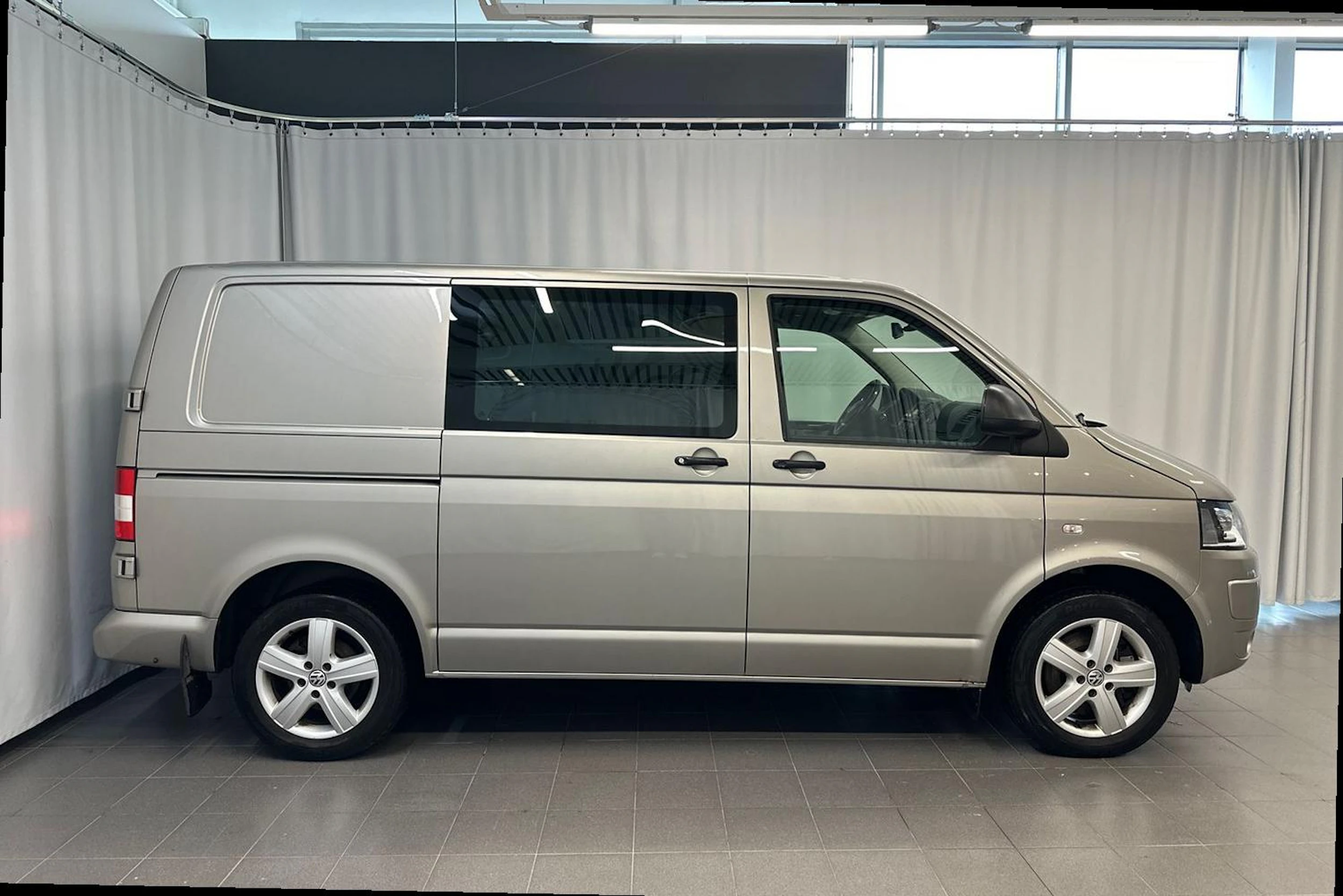 Ruskea (beige) Volkswagen TRANSPORTER 2014 kuva 8.