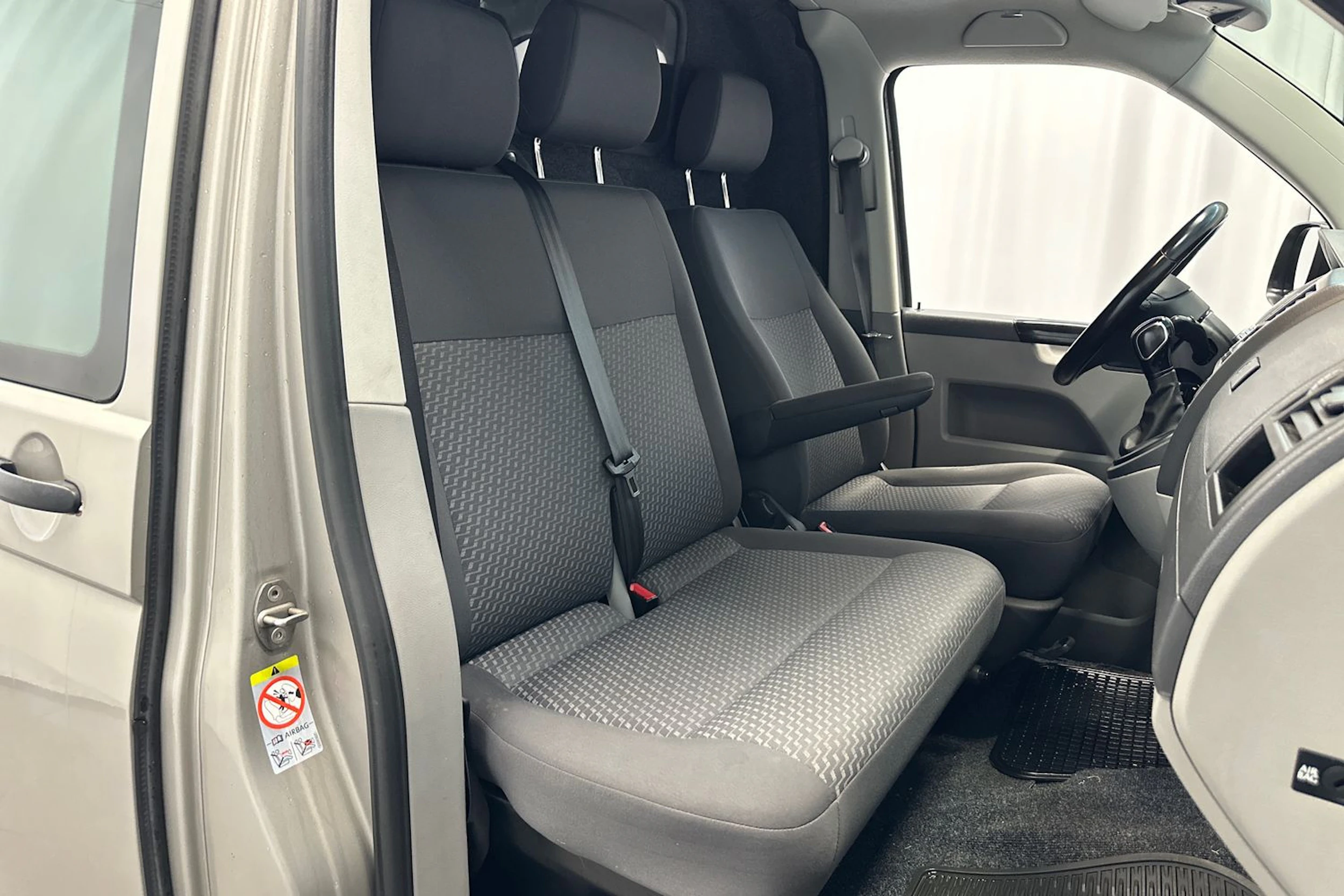 Ruskea (beige) Volkswagen TRANSPORTER 2014 kuva 11.
