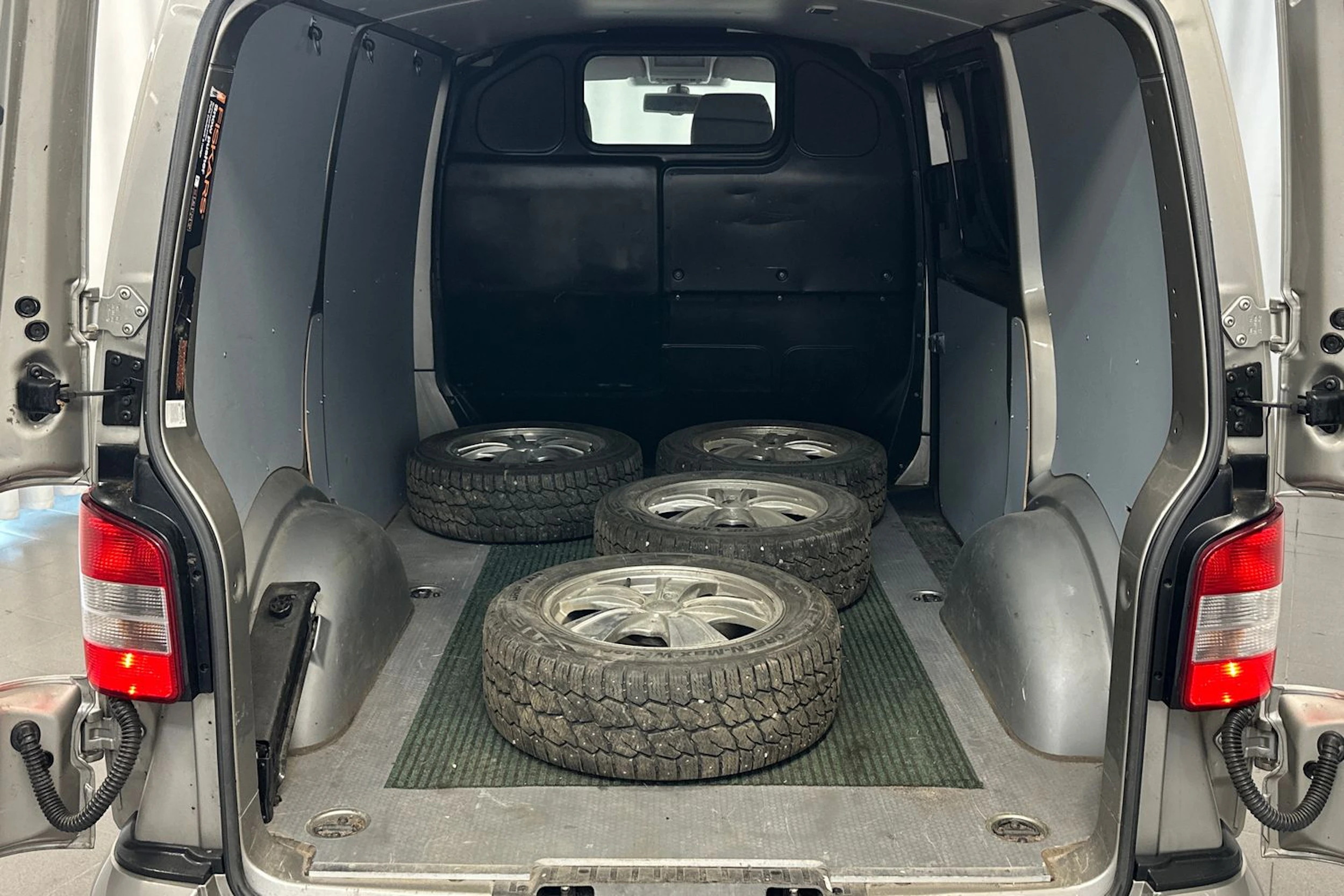Ruskea (beige) Volkswagen TRANSPORTER 2014 kuva 14.