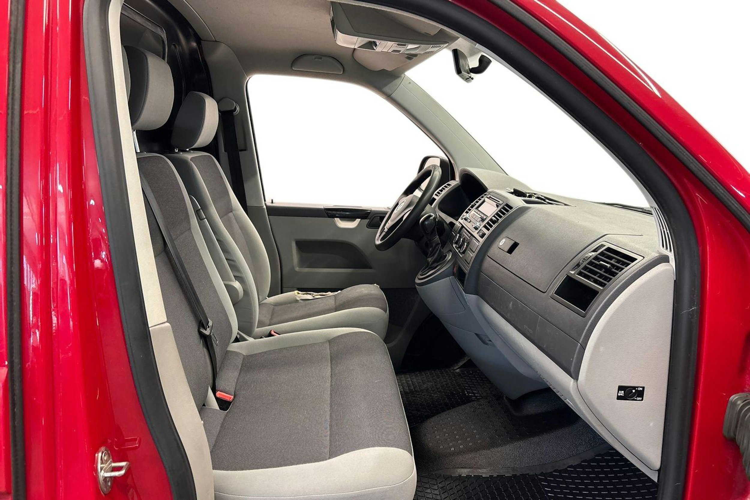 Punainen Volkswagen TRANSPORTER 2014 kuva 8.