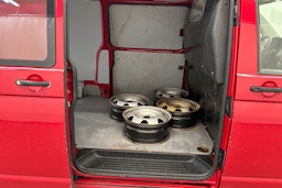 Punainen Volkswagen TRANSPORTER 2014 kuva 23.