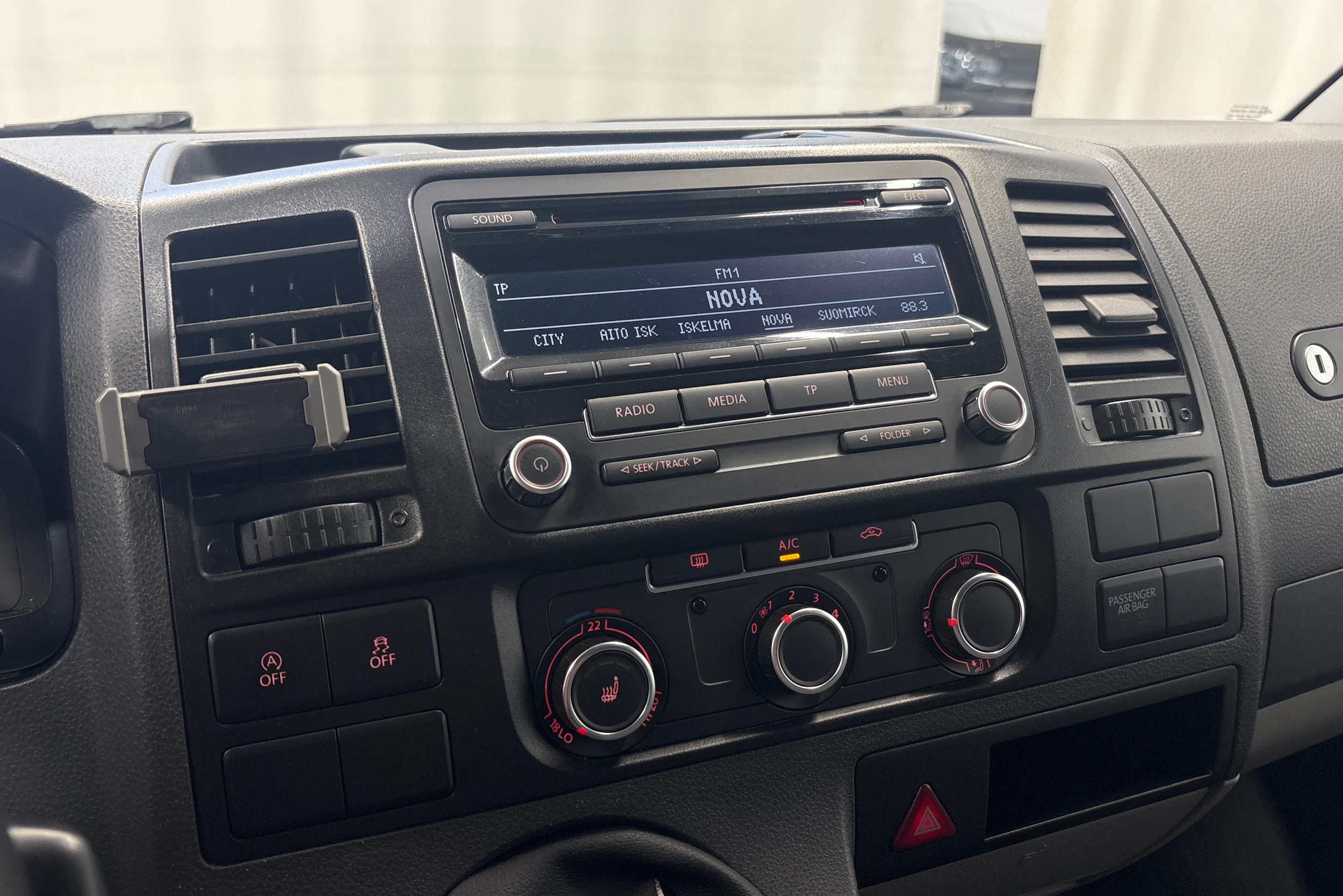 valkoinen Volkswagen Transporter 2014 kuva 12.
