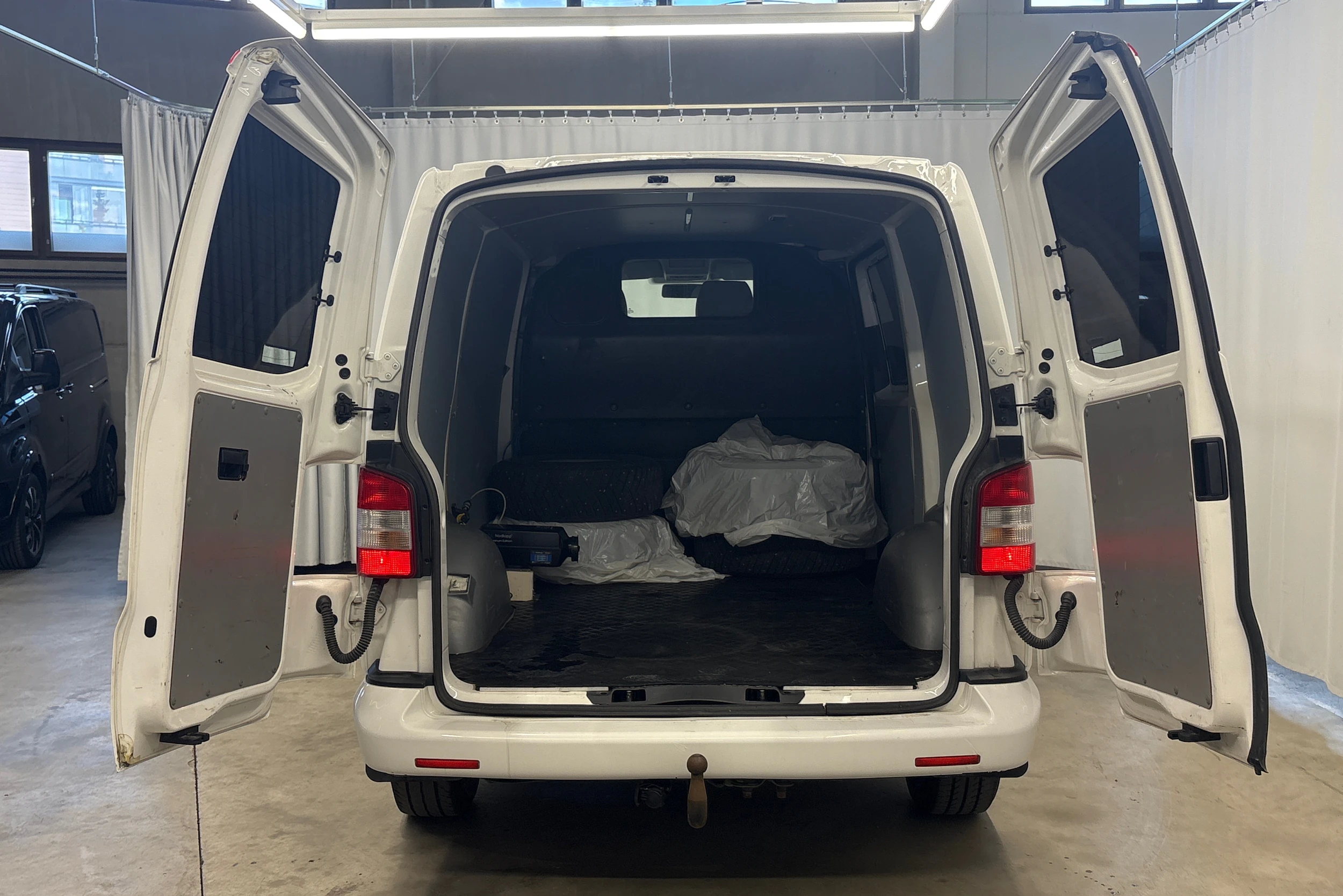 valkoinen Volkswagen Transporter 2014 kuva 15.