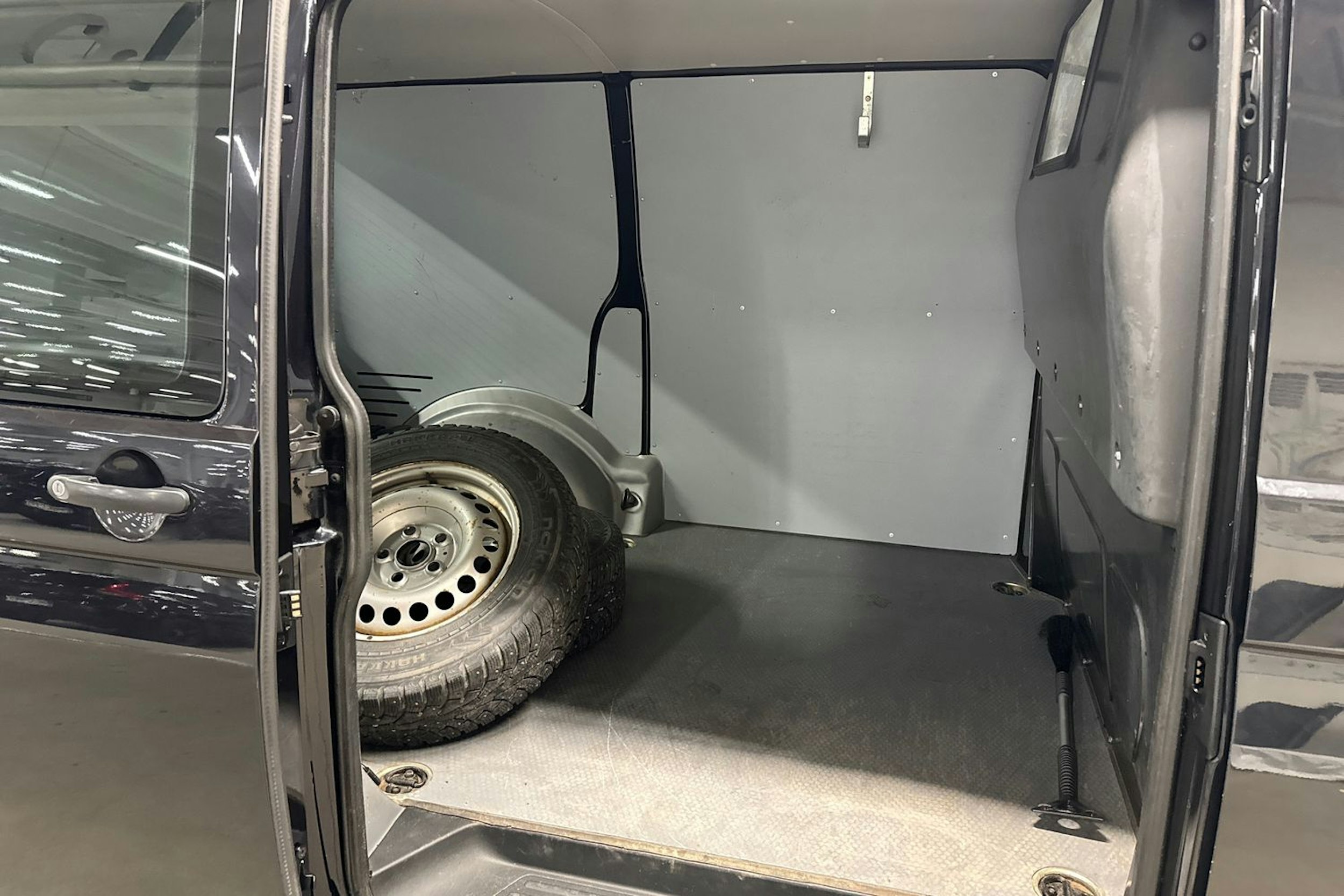 met. musta Volkswagen Transporter 2014 kuva 13.
