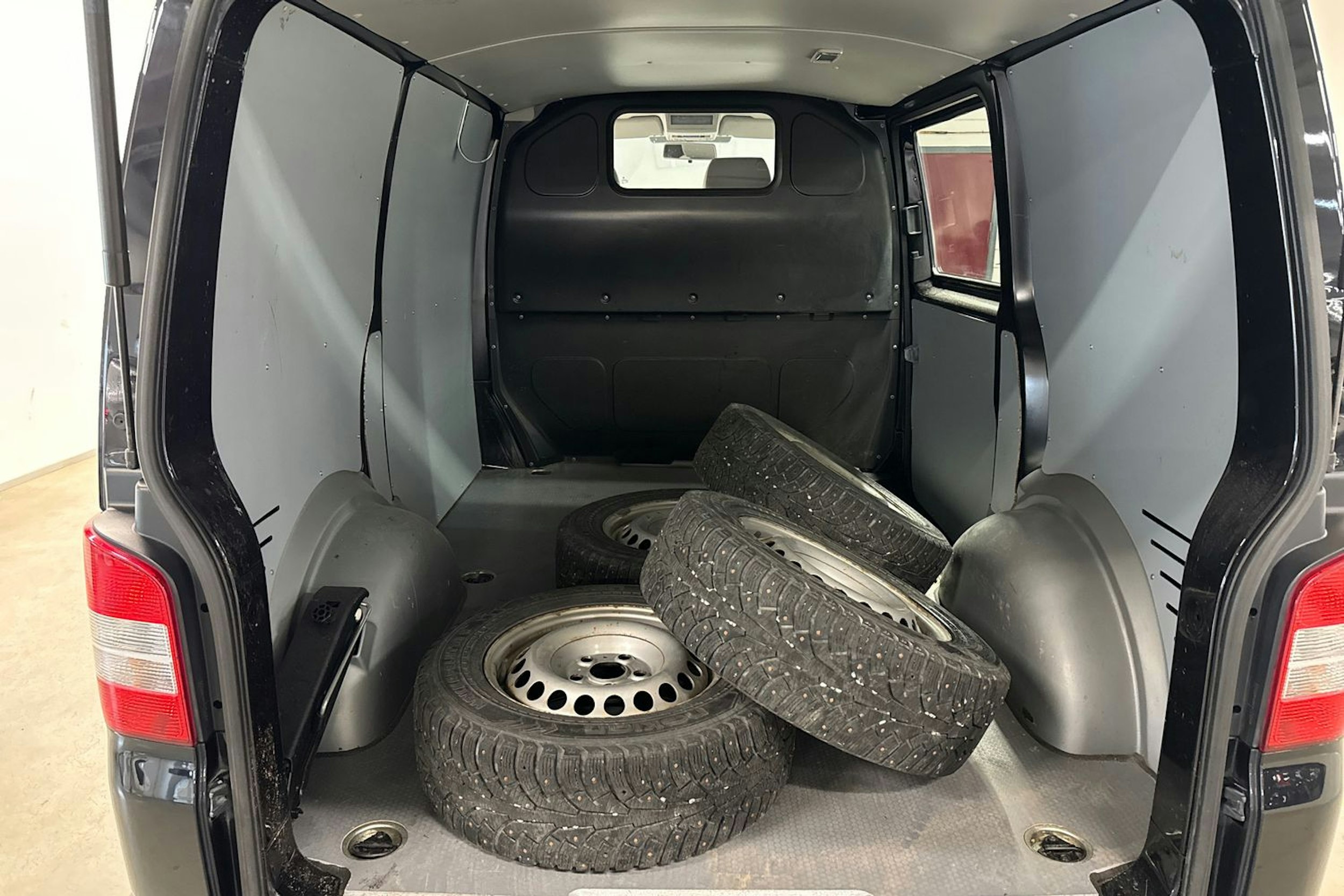 met. musta Volkswagen Transporter 2014 kuva 14.