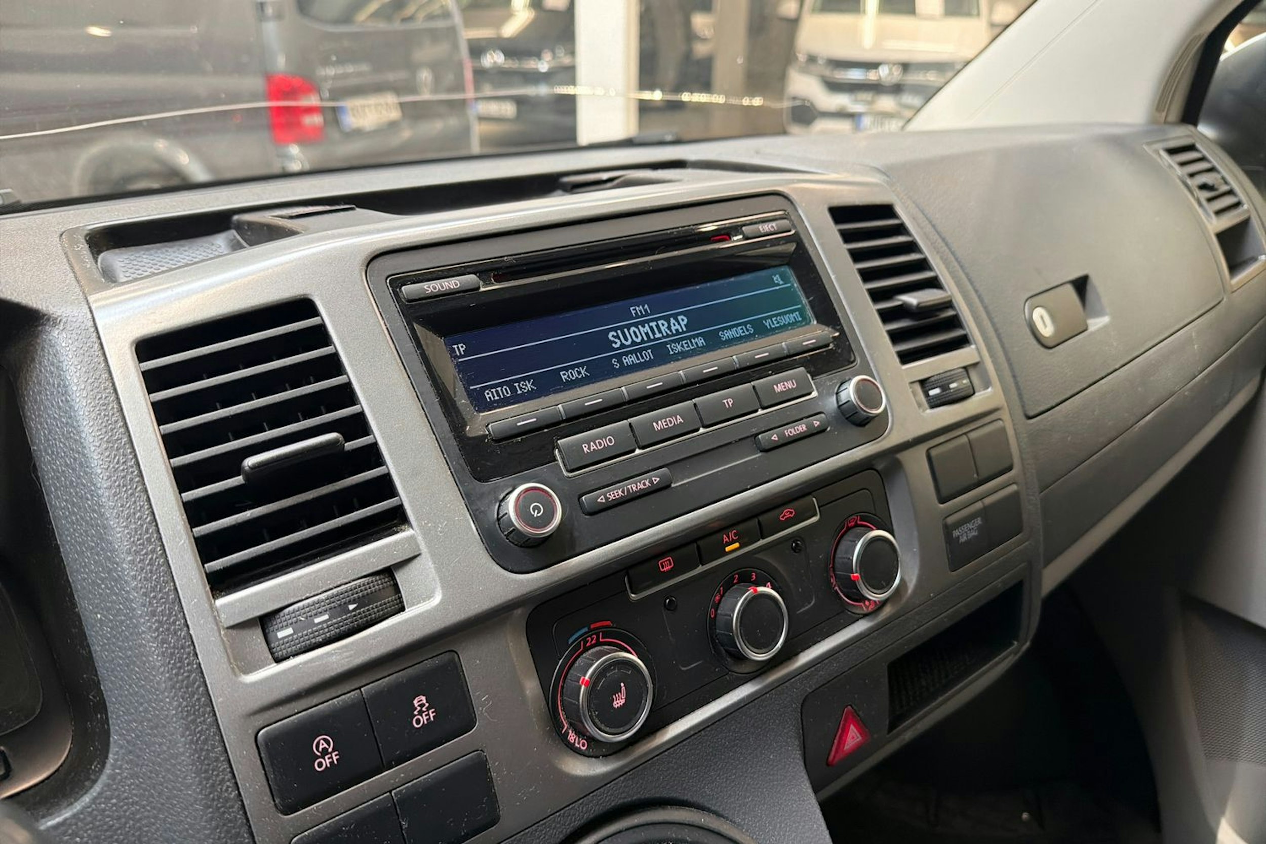 valkoinen Volkswagen Transporter 2014 kuva 13.