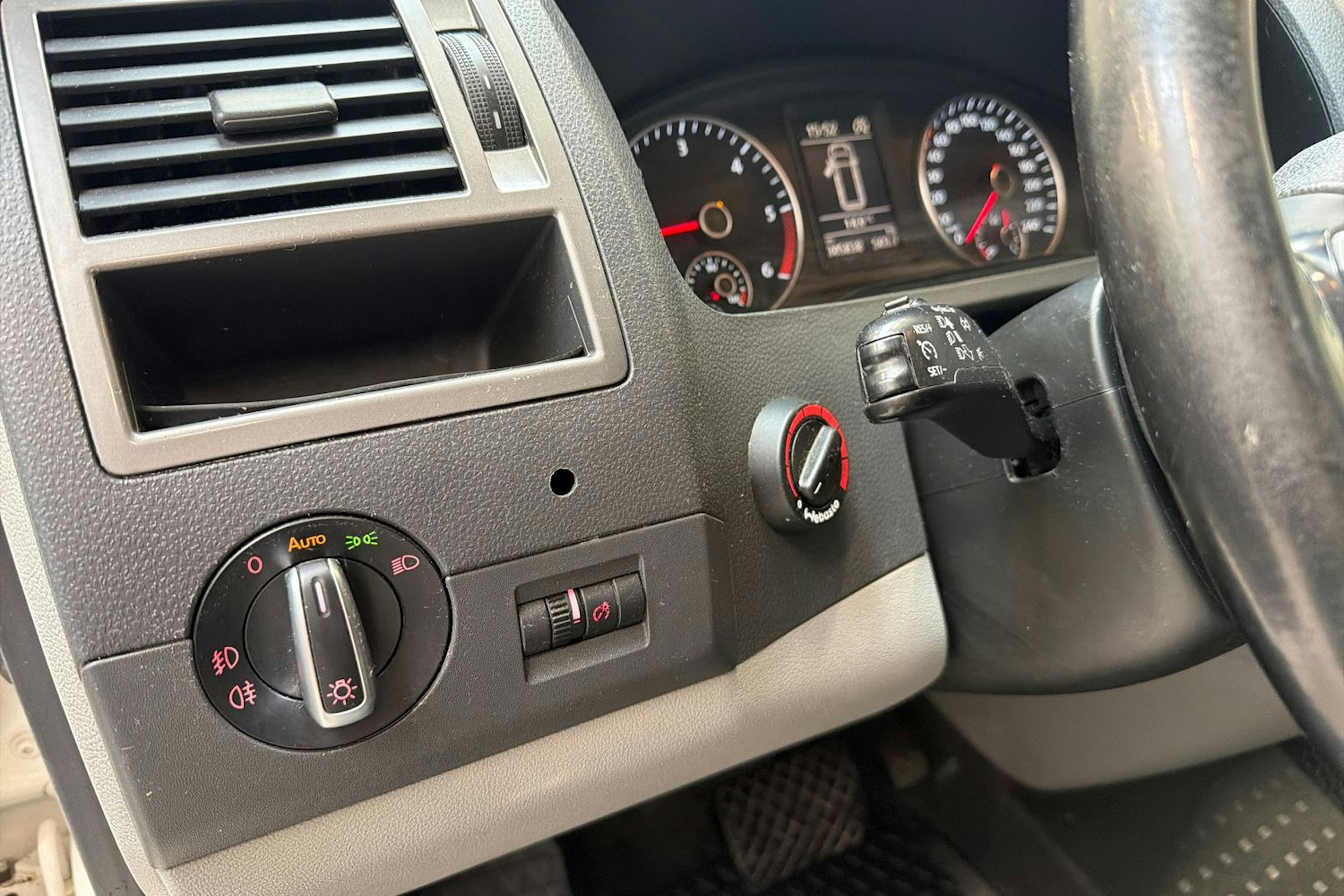 valkoinen Volkswagen Transporter 2014 kuva 16.