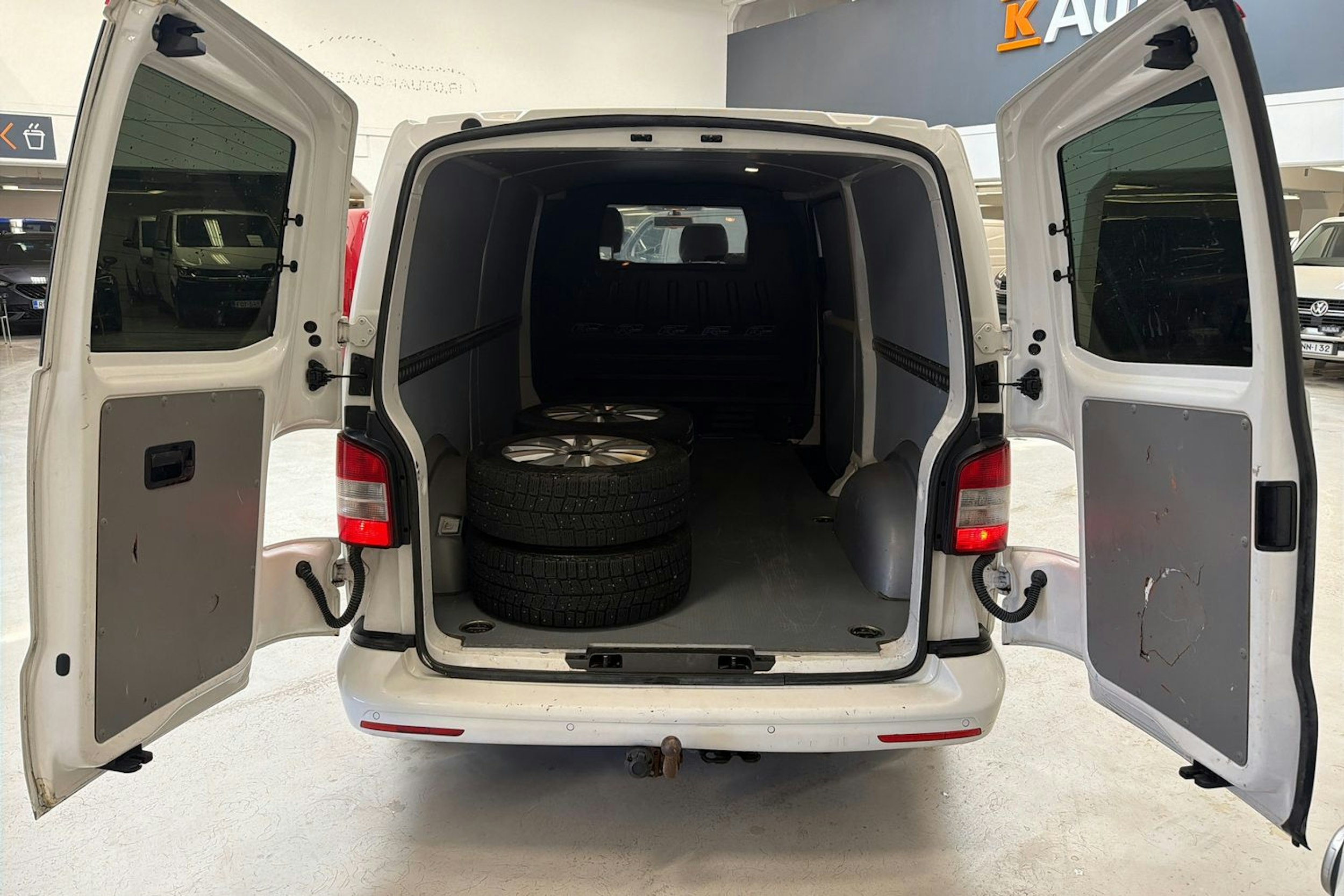 valkoinen Volkswagen Transporter 2014 kuva 17.