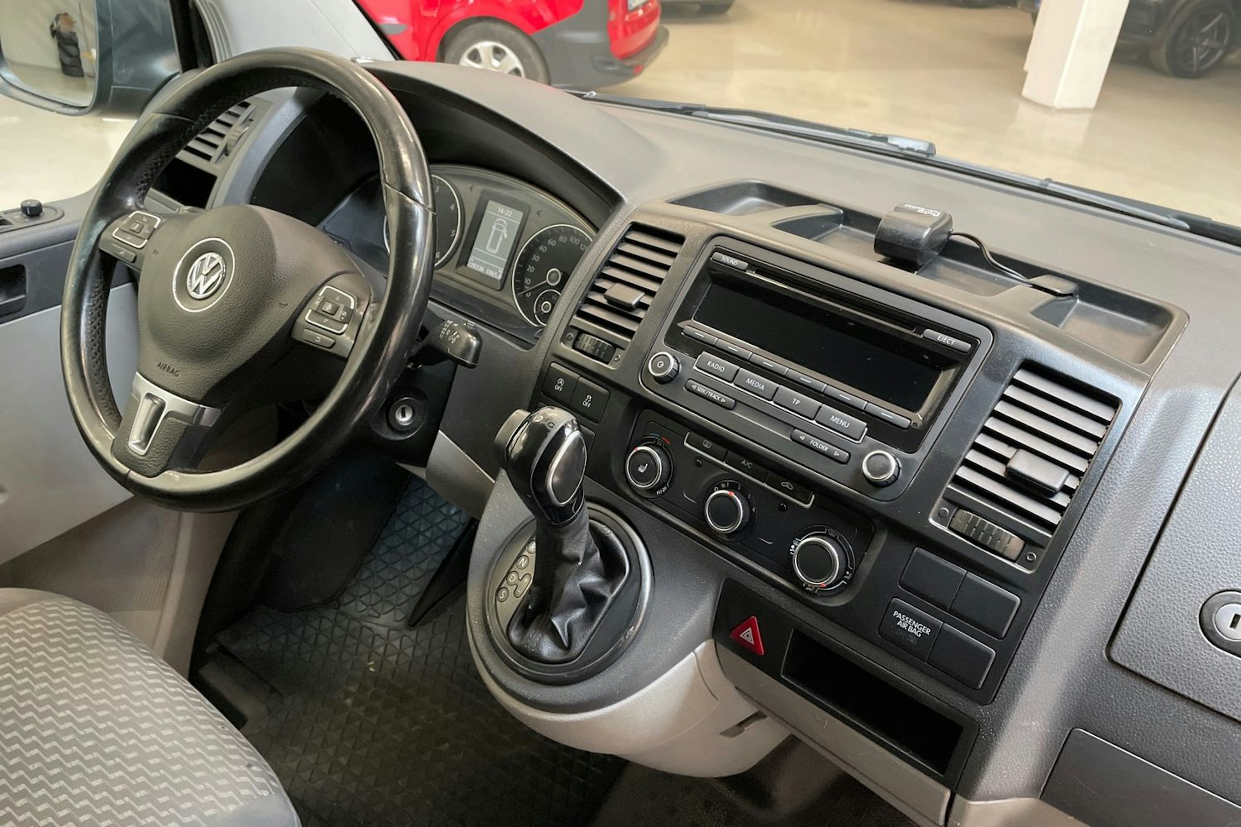 musta Volkswagen Transporter 2014 kuva 12.
