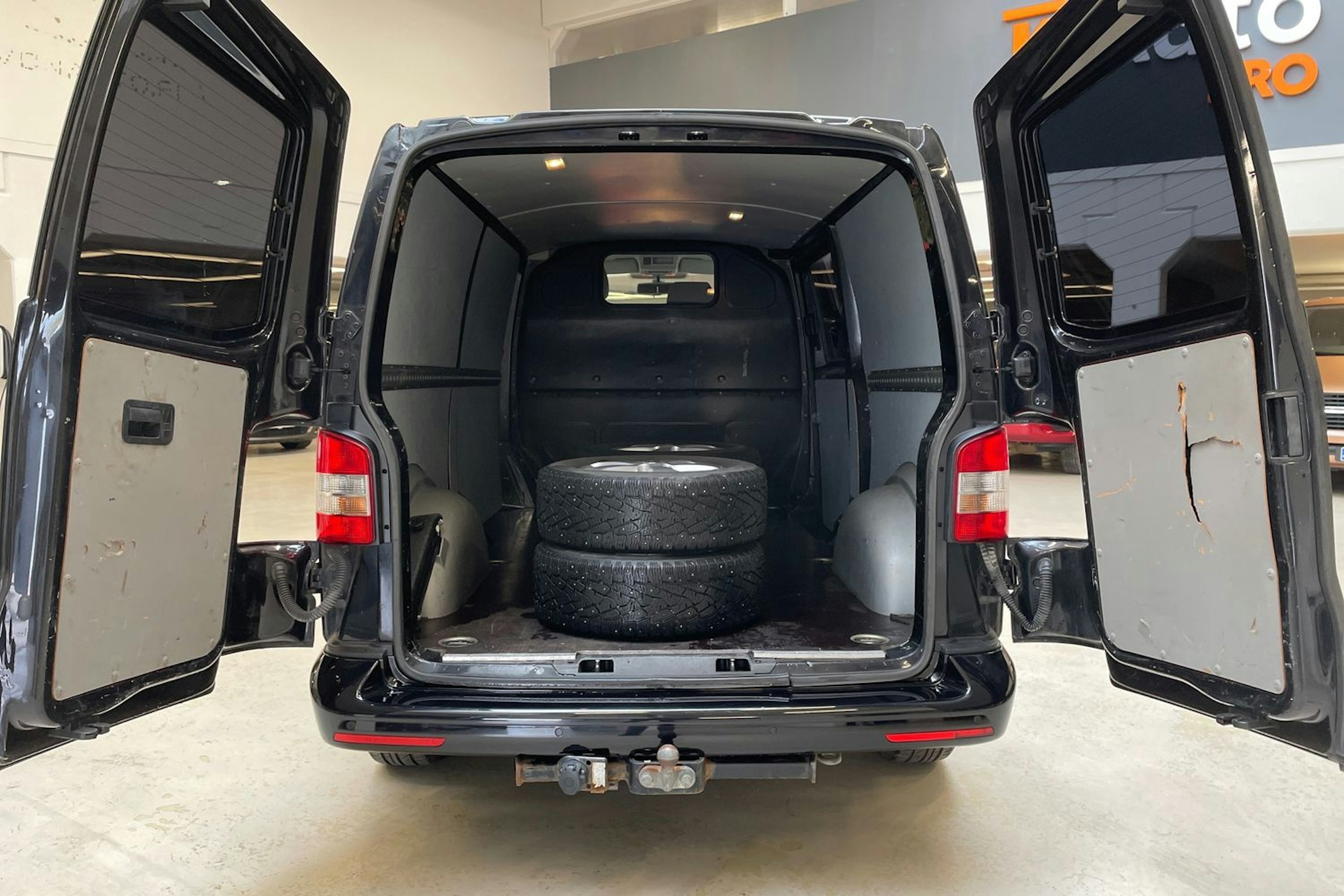 musta Volkswagen Transporter 2014 kuva 17.