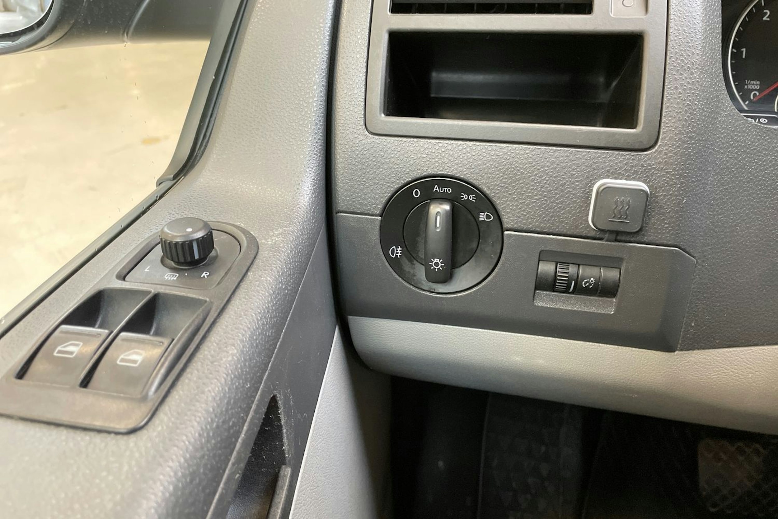 musta Volkswagen Transporter 2014 kuva 20.