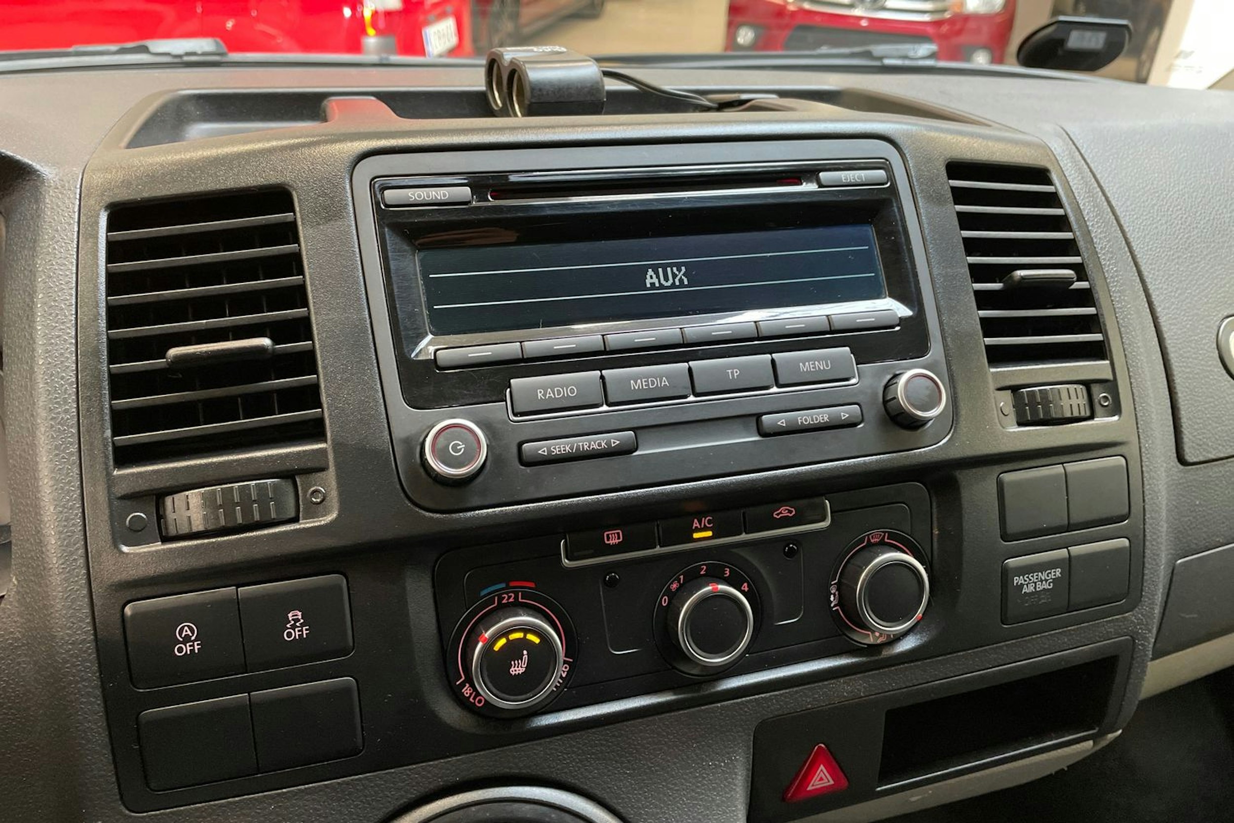 musta Volkswagen Transporter 2014 kuva 22.