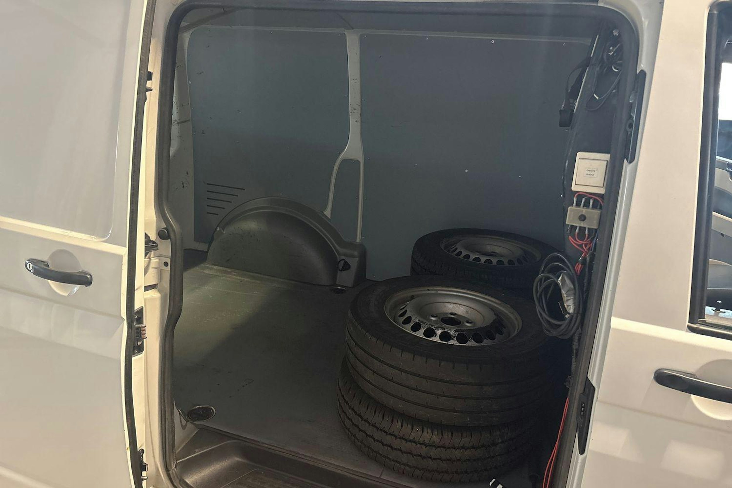 Valkoinen Volkswagen TRANSPORTER 2014 kuva 8.