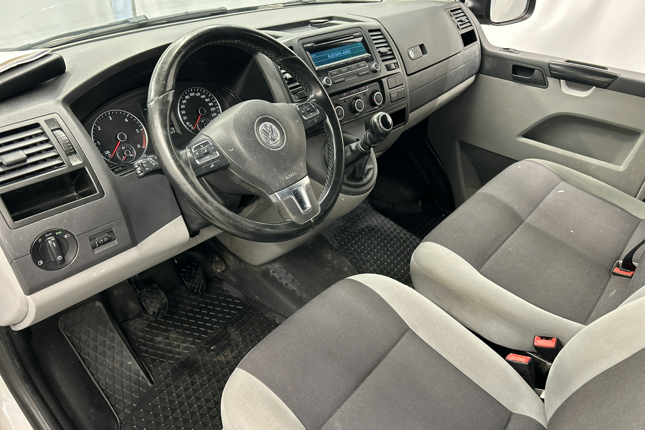 valkoinen Volkswagen Transporter 2015 kuva 6.