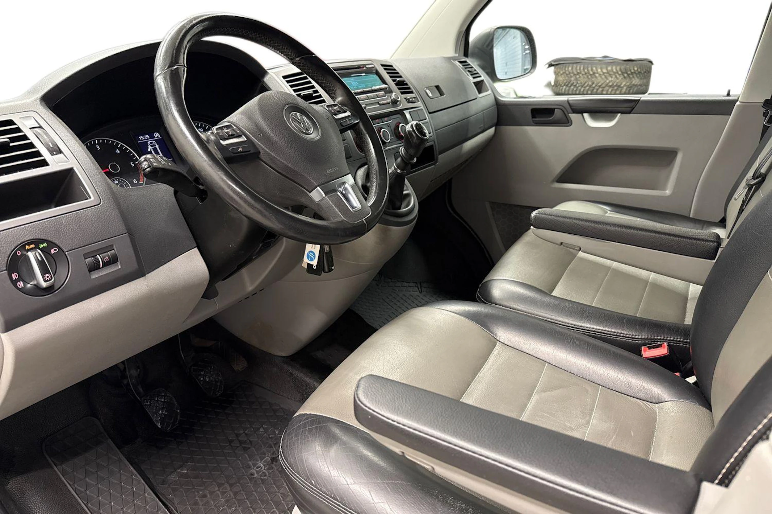 Valkoinen Volkswagen TRANSPORTER 2014 kuva 8.