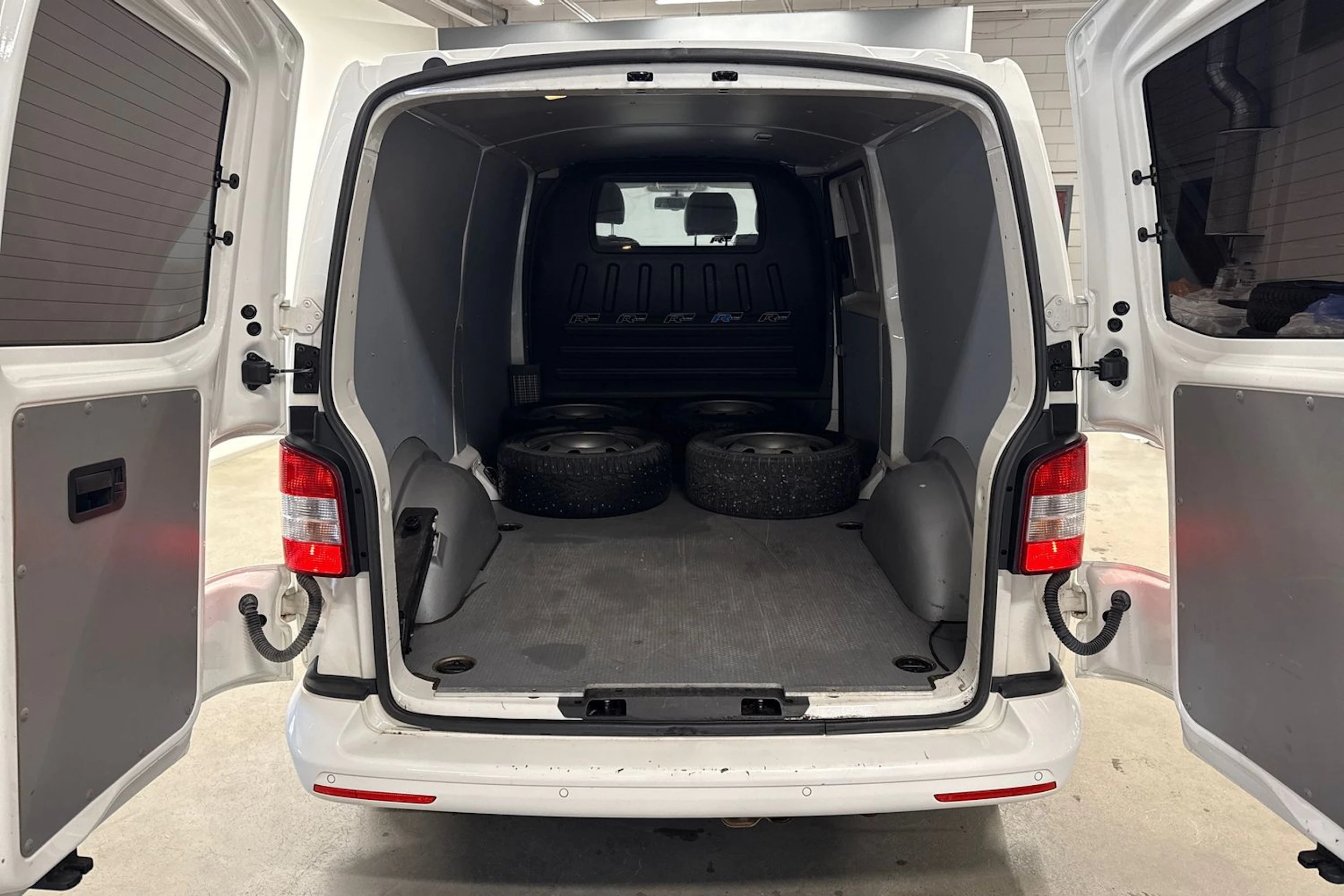 Valkoinen Volkswagen TRANSPORTER 2014 kuva 15.