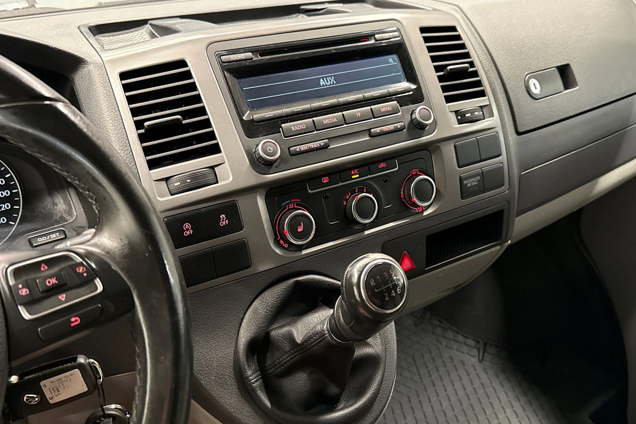 Valkoinen Volkswagen TRANSPORTER 2014 kuva 26.