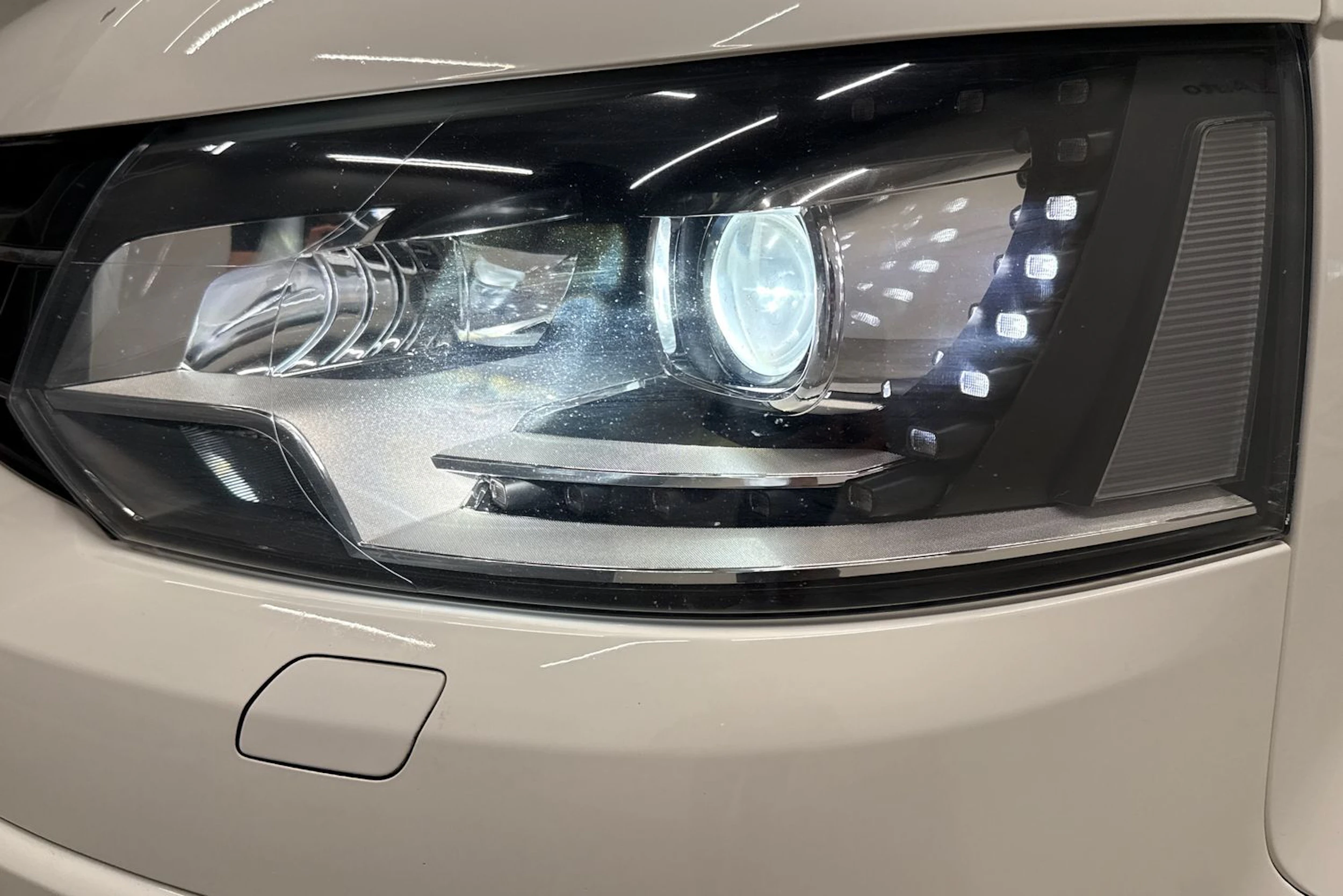Valkoinen Volkswagen TRANSPORTER 2014 kuva 29.