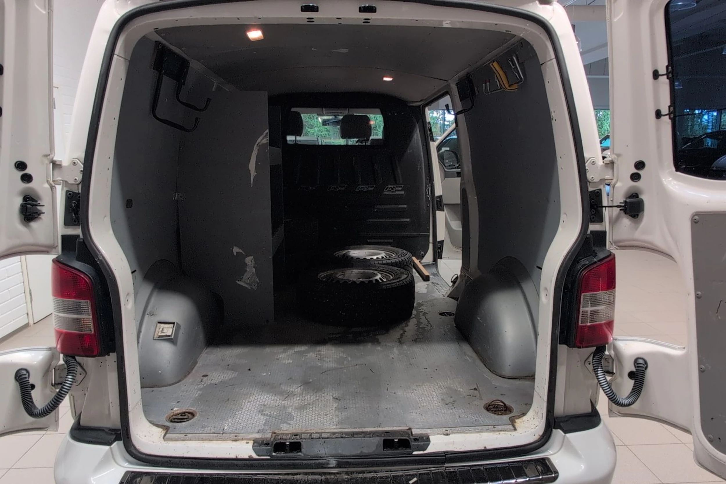 valkoinen Volkswagen Transporter 2014 kuva 17.