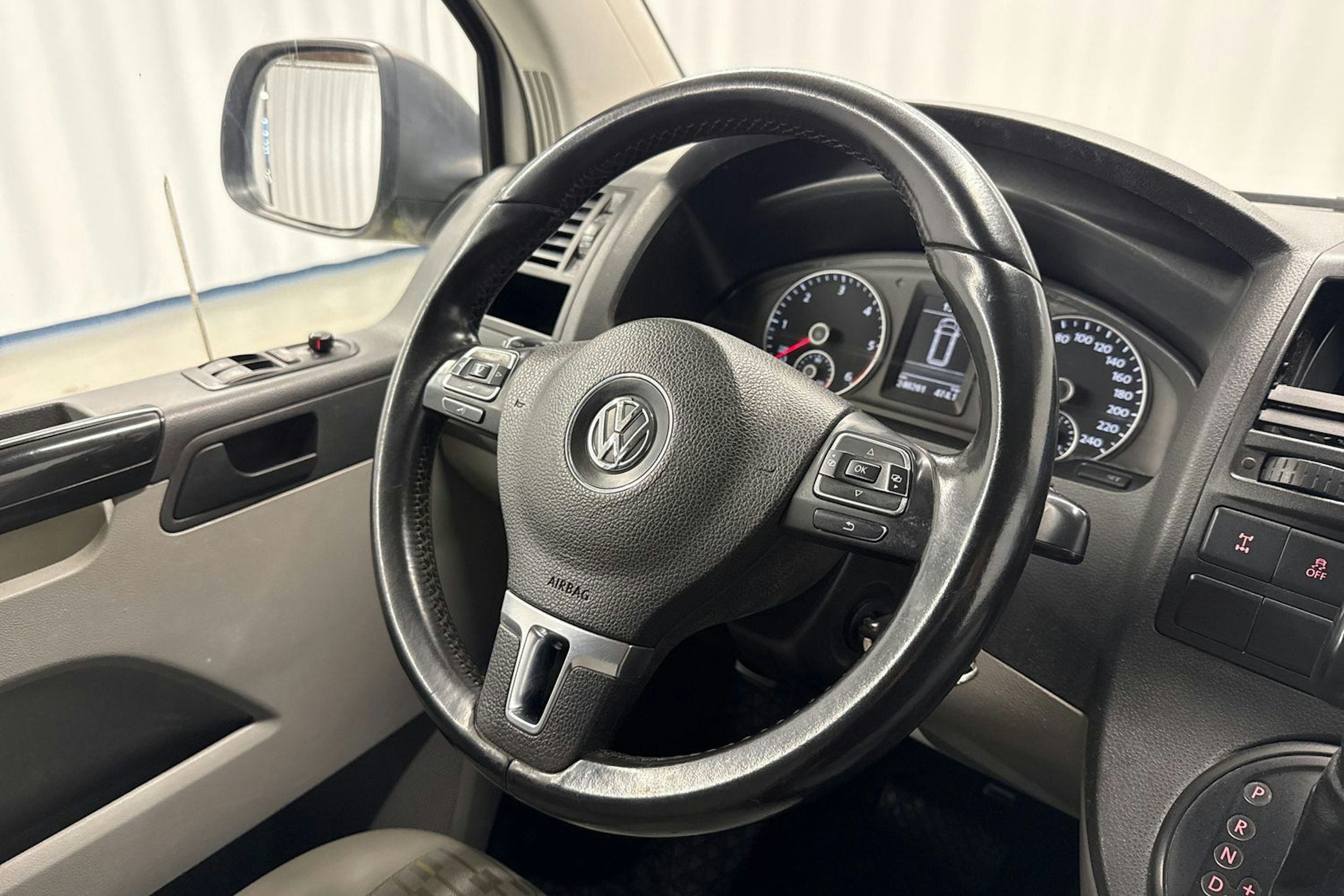 valkoinen Volkswagen Transporter 2014 kuva 13.