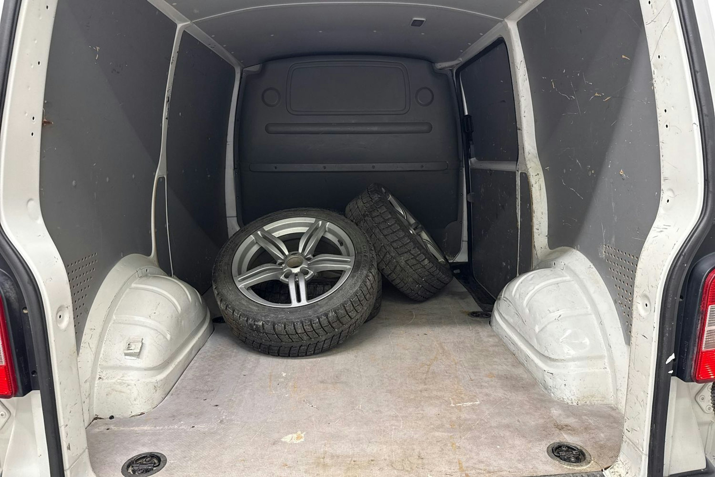 valkoinen Volkswagen Transporter 2014 kuva 26.