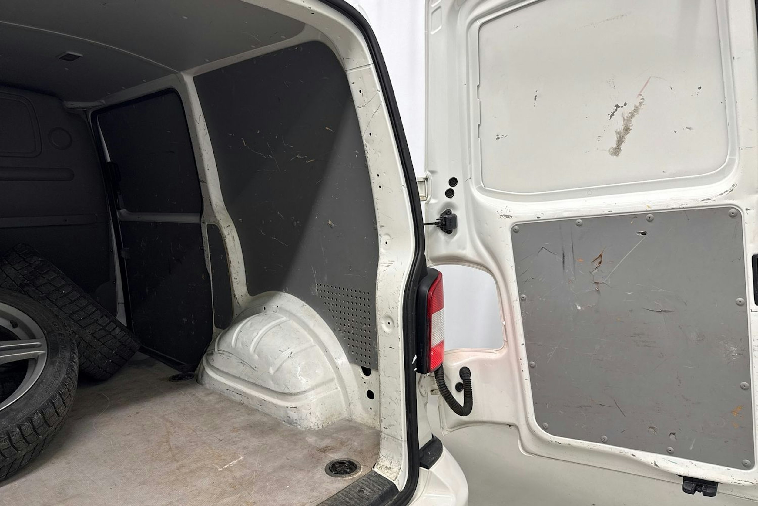 valkoinen Volkswagen Transporter 2014 kuva 27.