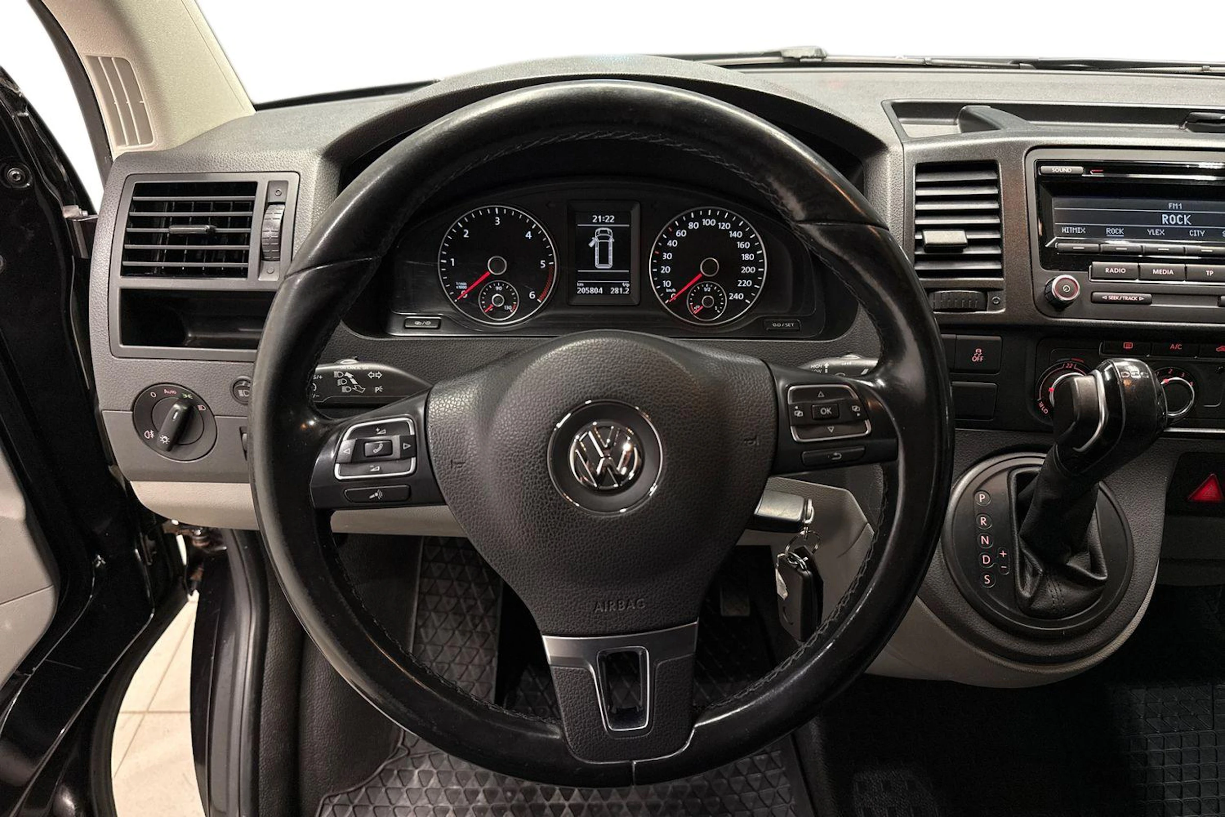 Musta Volkswagen TRANSPORTER 2015 kuva 9.