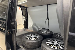 Musta Volkswagen TRANSPORTER 2015 kuva 18.